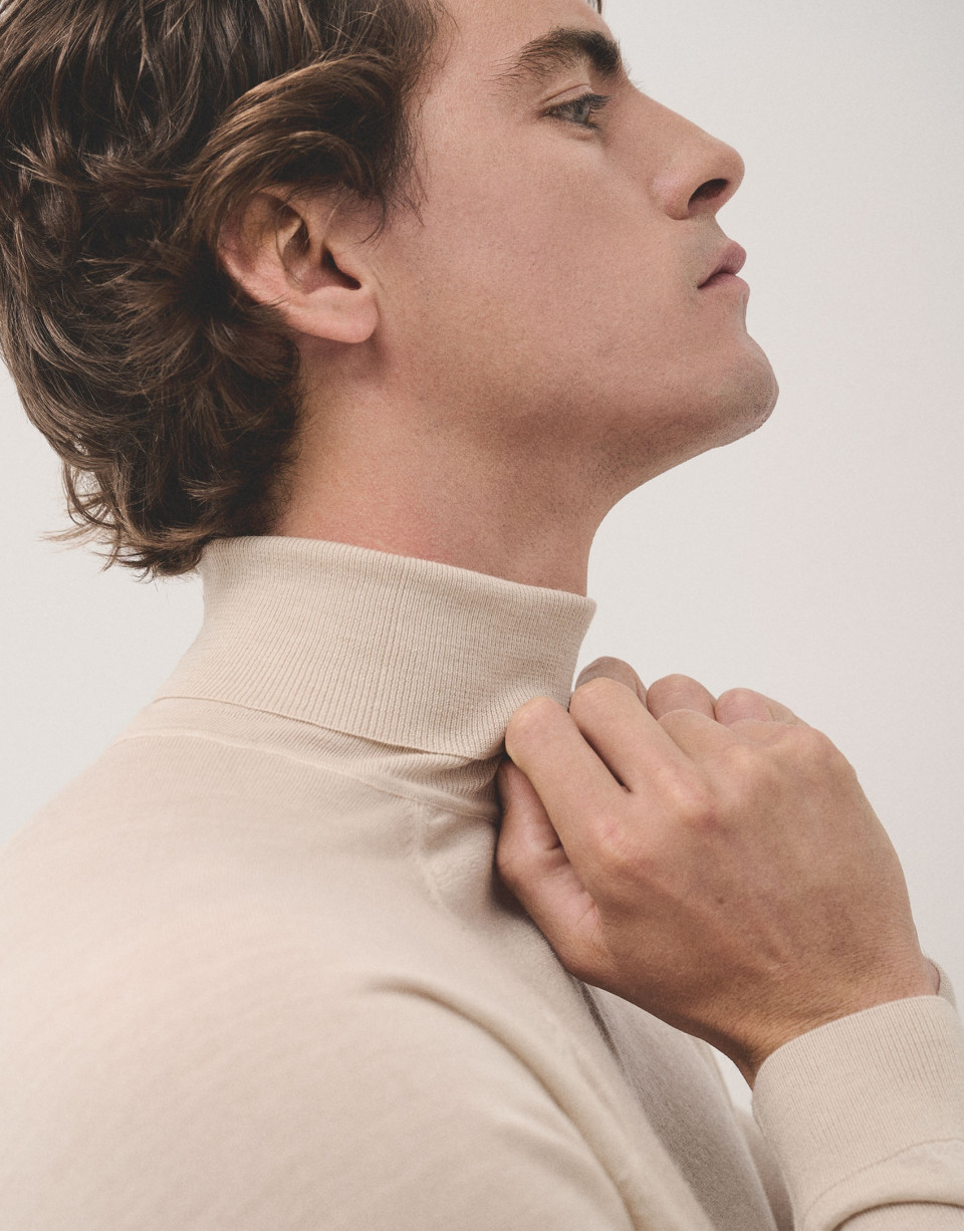 Jersey cuello cisne lana arena - Hombre | Roberto Verino