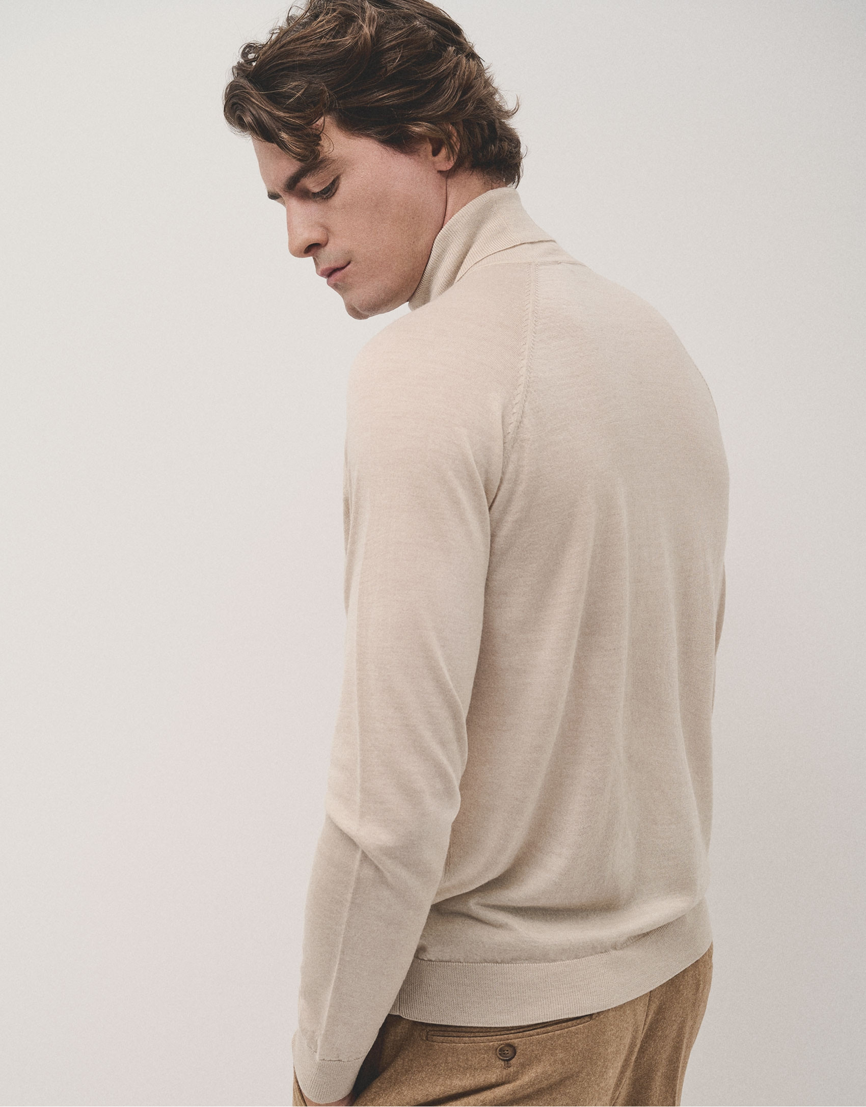 Jersey cuello cisne lana arena - Hombre | Roberto Verino