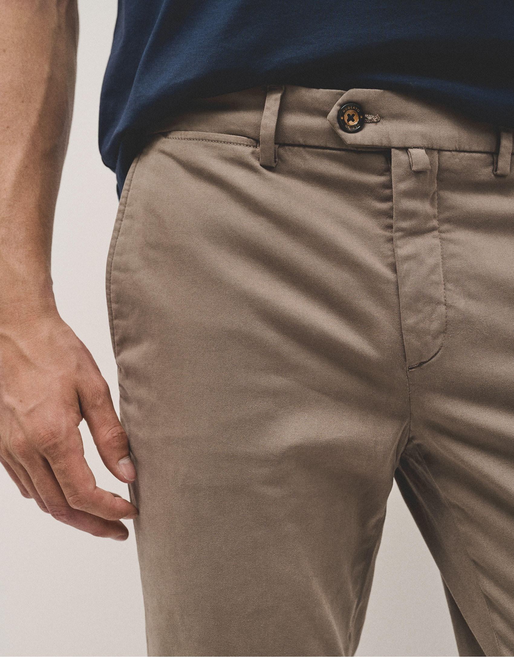 Mink dyed chino trousers - Man - AW2024 | Roberto Verino