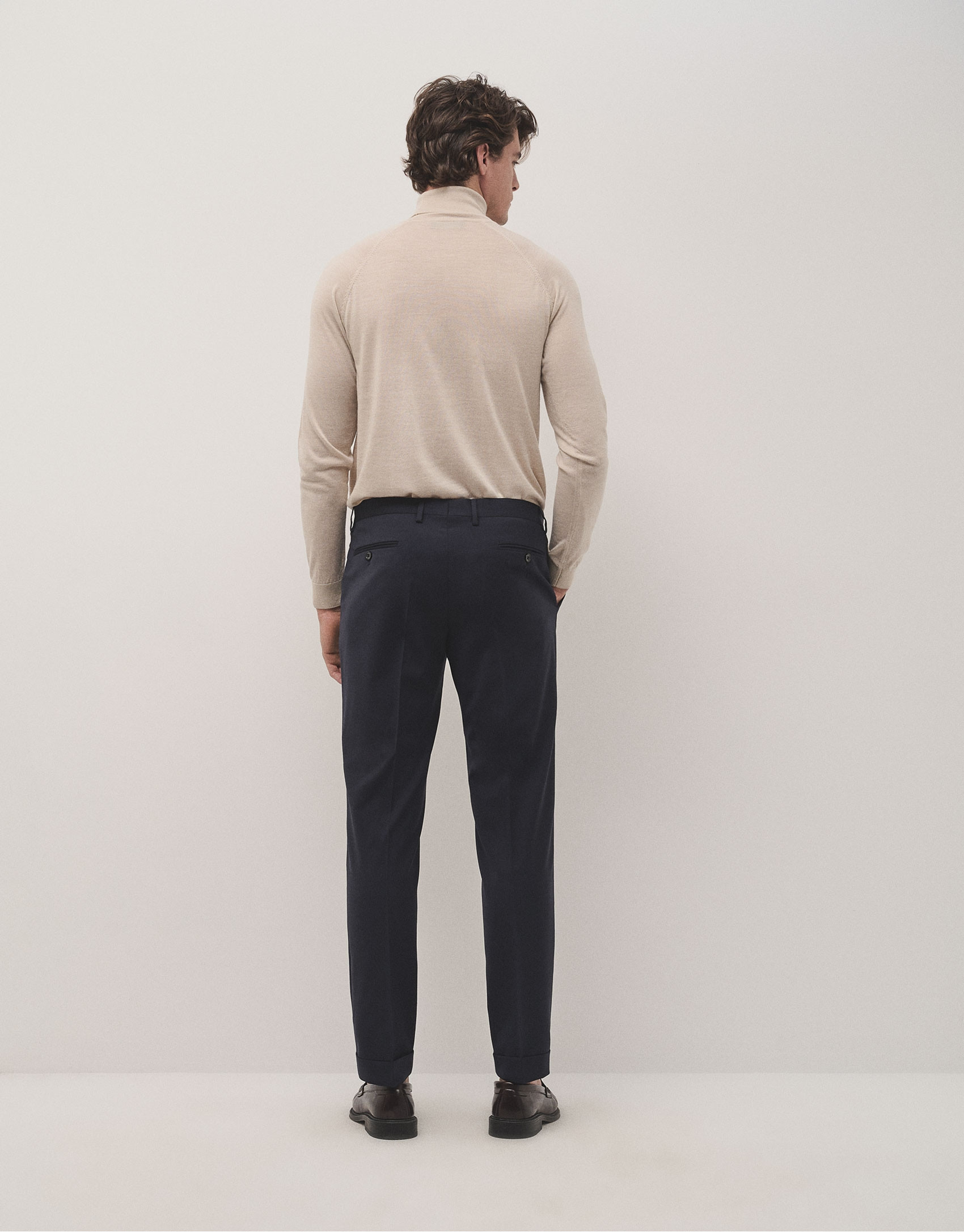 Navy blue dress trousers with turn-up hem - Man | Roberto Verino