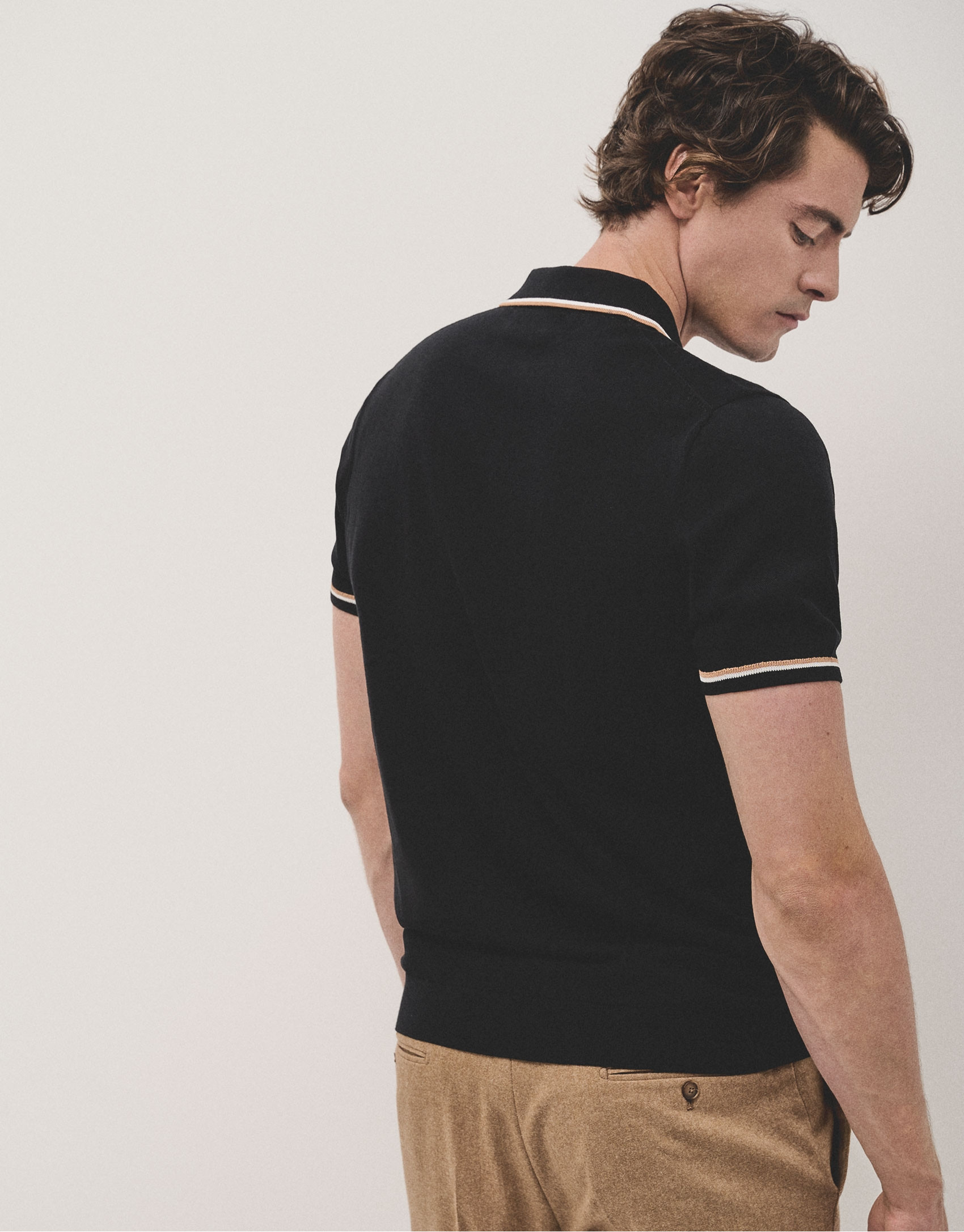 Black knitted polo shirt with white outline | Roberto Verino