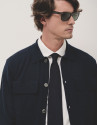 Chaqueta azul marino con bolsillos