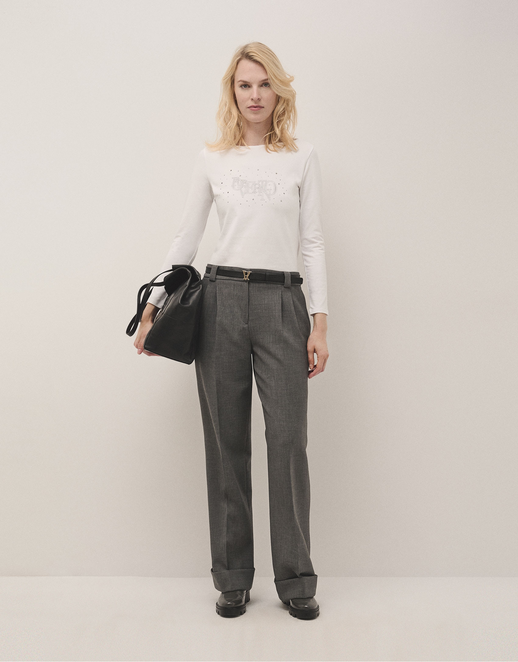 White cotton top with long sleeves and ... | Roberto Verino