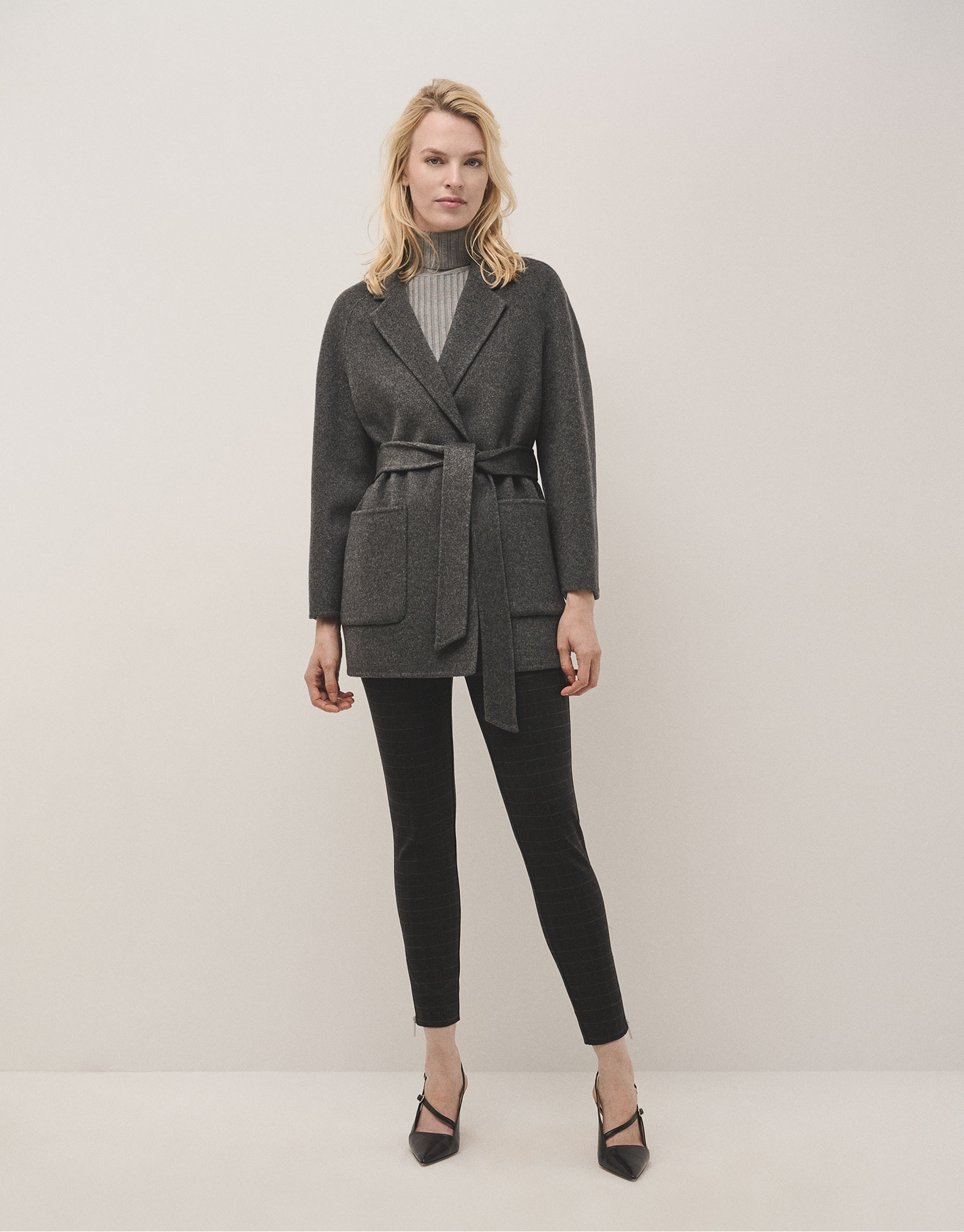 Short grey double-faced coat with belt - Woman | Roberto Verino