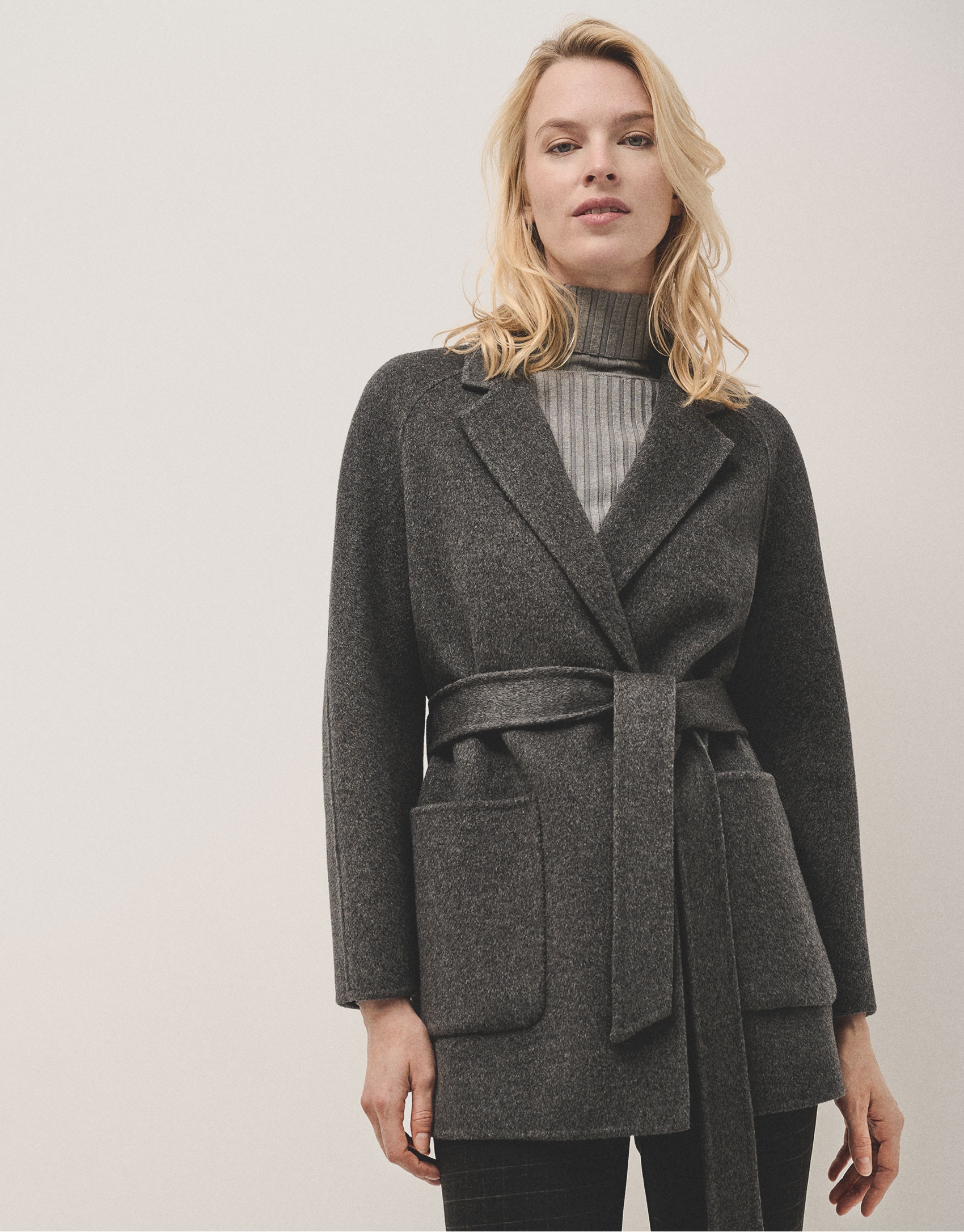 Short grey double-faced coat with belt - Woman | Roberto Verino