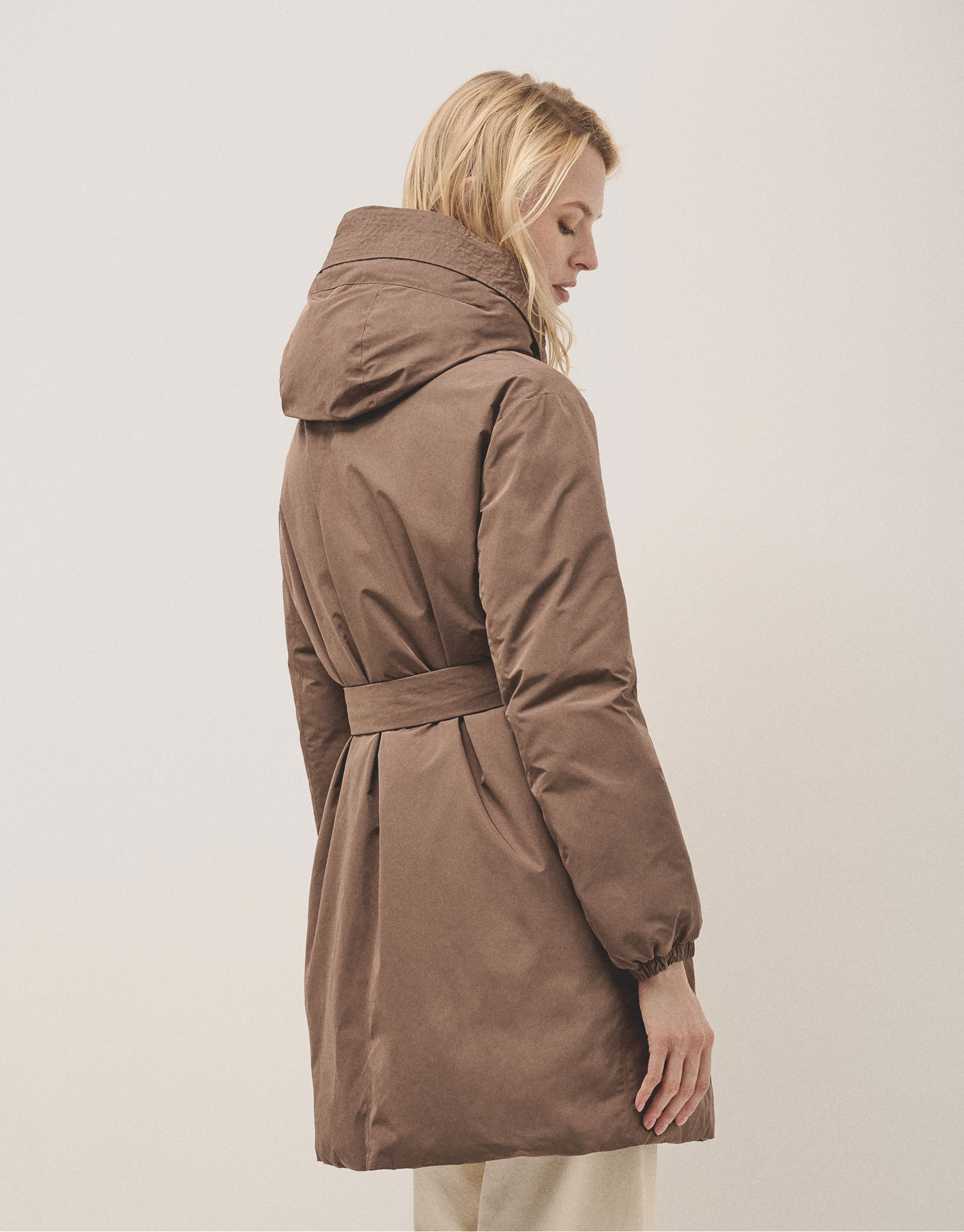 Parka de plumas oversize marrón - Mujer | Roberto Verino