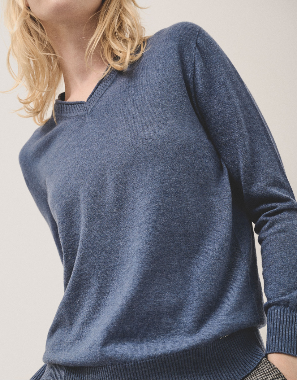 Jersey escote pico lana y seda azul - Mujer | Roberto Verino