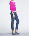 Rebeca fucsia de punto con ondas.