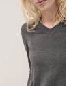 Jersey escote pico lana y seda gris oscuro | Roberto Verino
