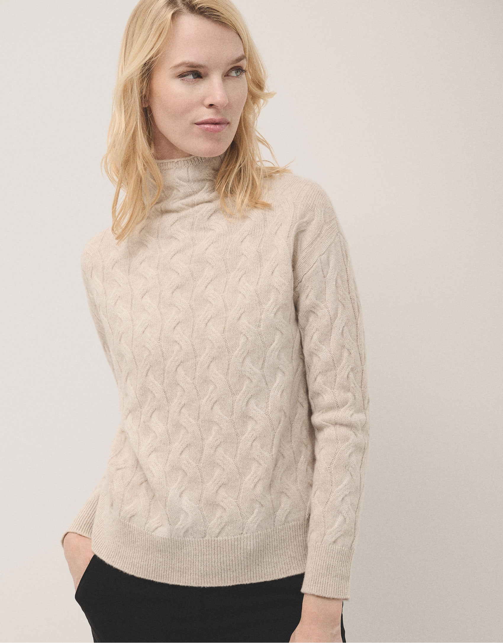 Jersey cuello chimenea cashmere beige - Mujer | Roberto Verino