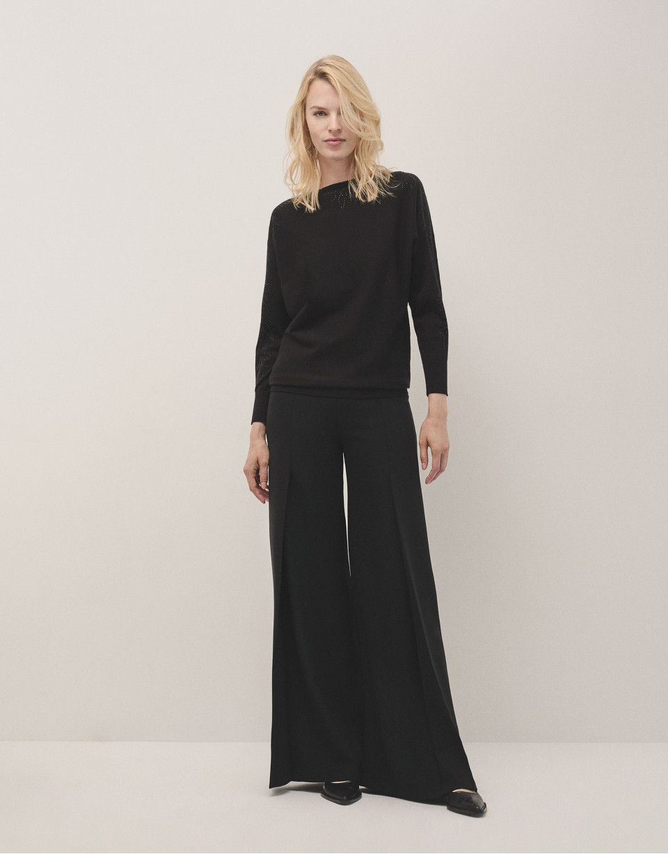 Jersey punto negro con aplicaciones strass en... | Roberto Verino