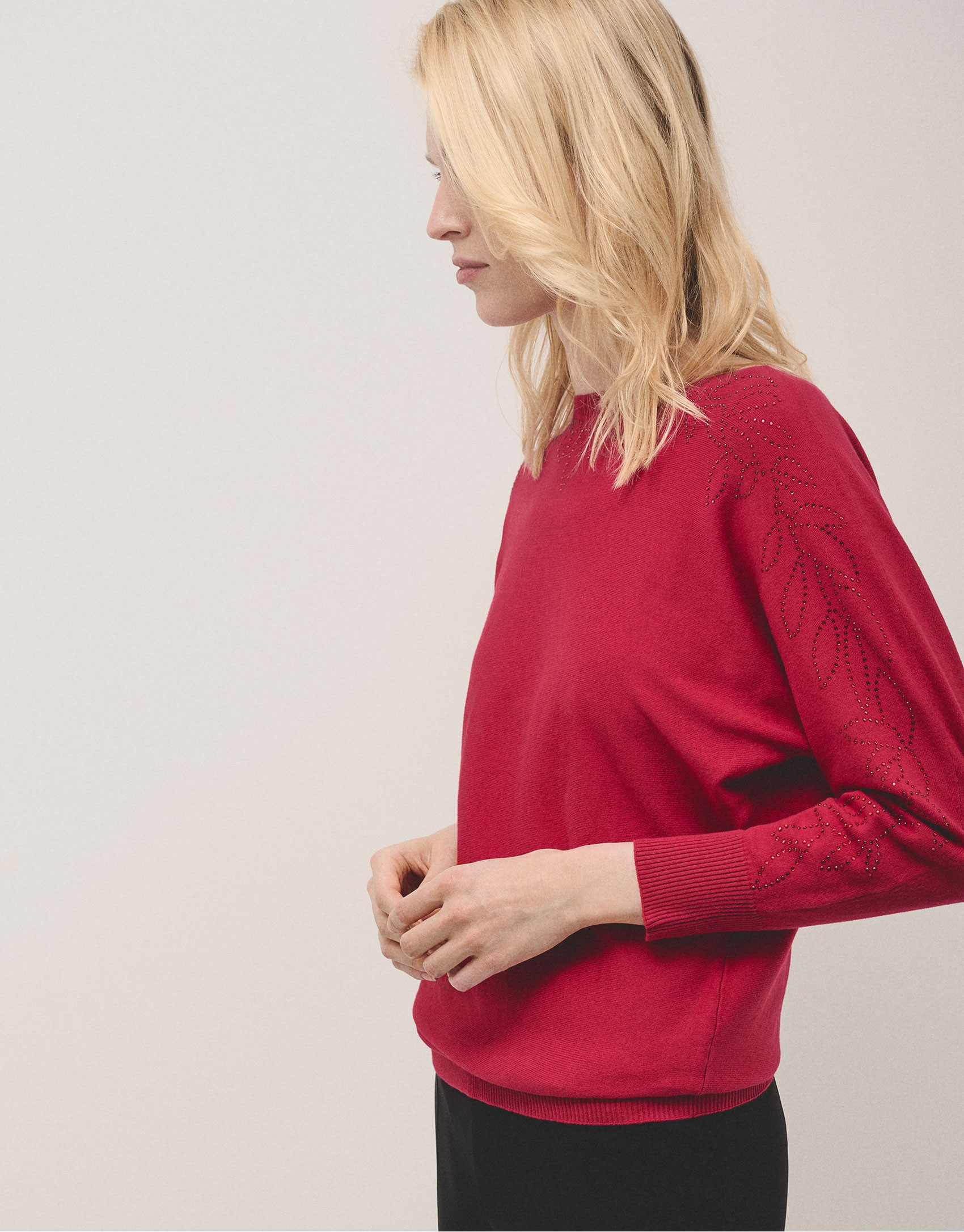 Red knit sweater with strass on shoulders | Roberto Verino