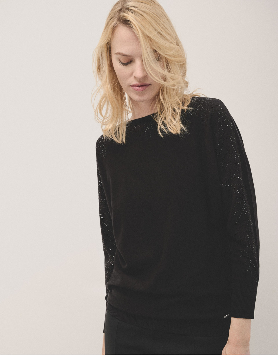 Jersey punto negro con aplicaciones strass en... | Roberto Verino