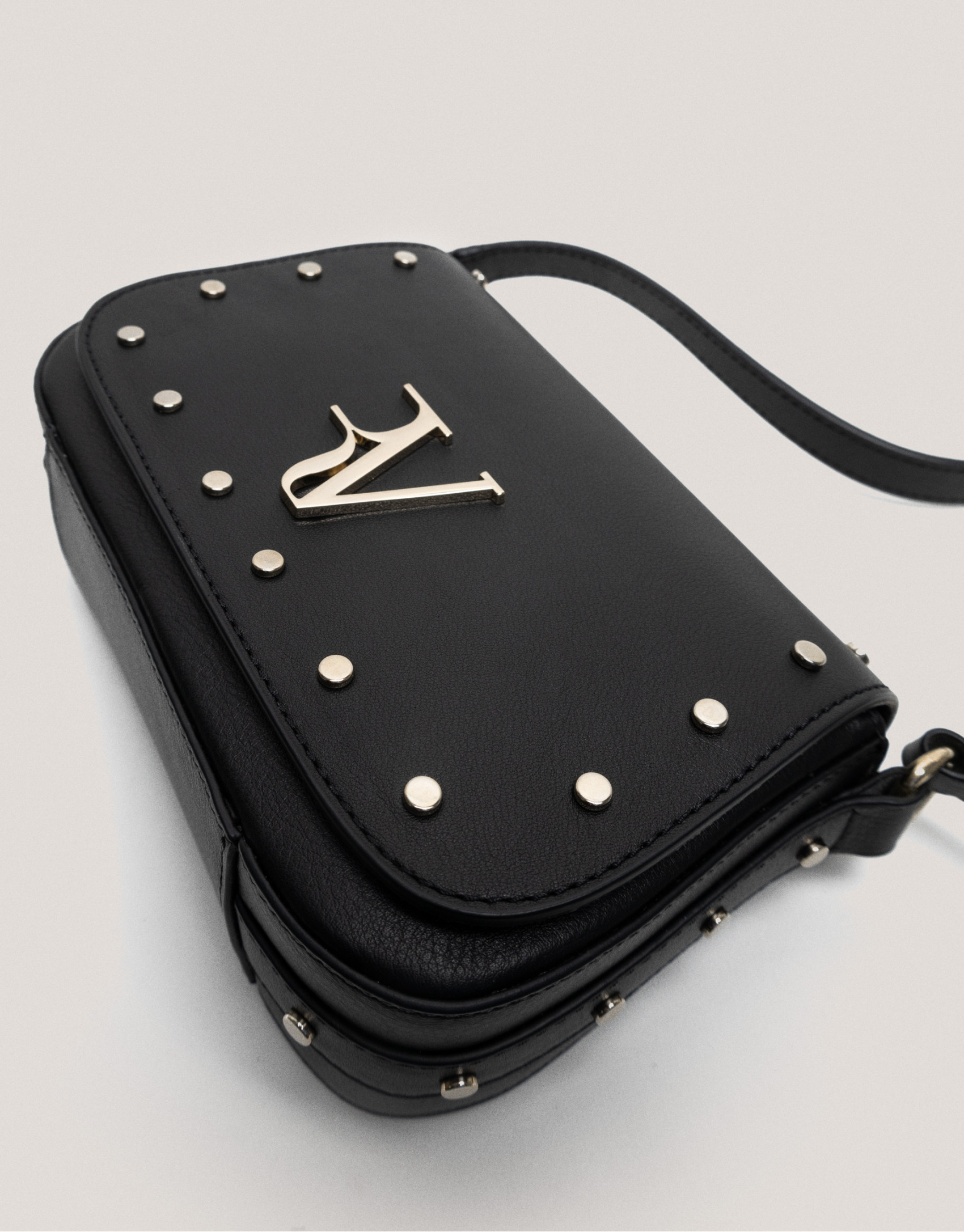 Bolso bandolera Mafalda Mini piel negra - Sale | Roberto Verino