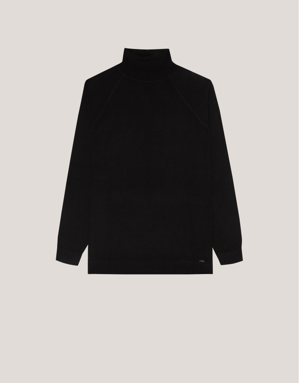 Black wool turtle neck sweater