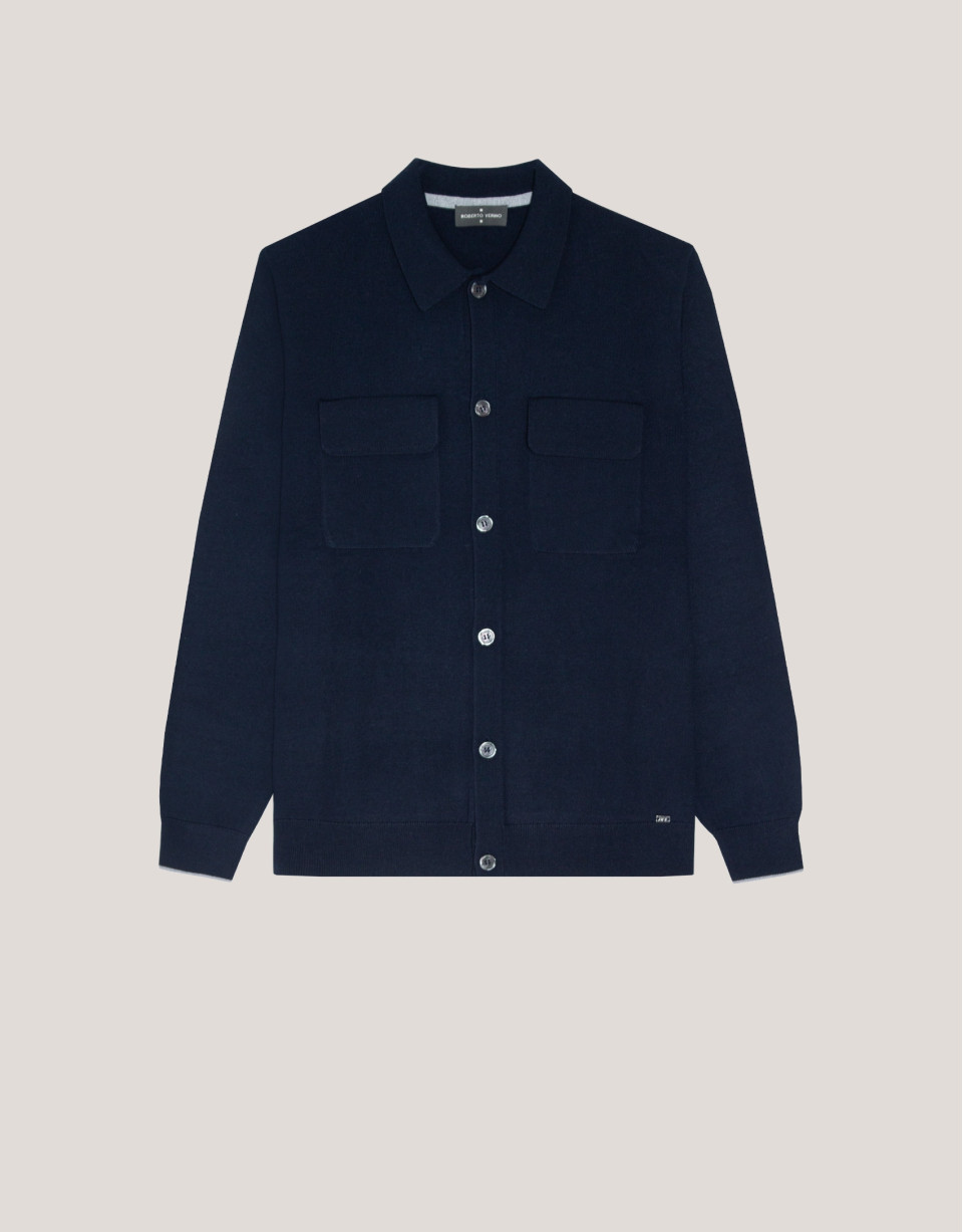Chaqueta azul marino con bolsillos