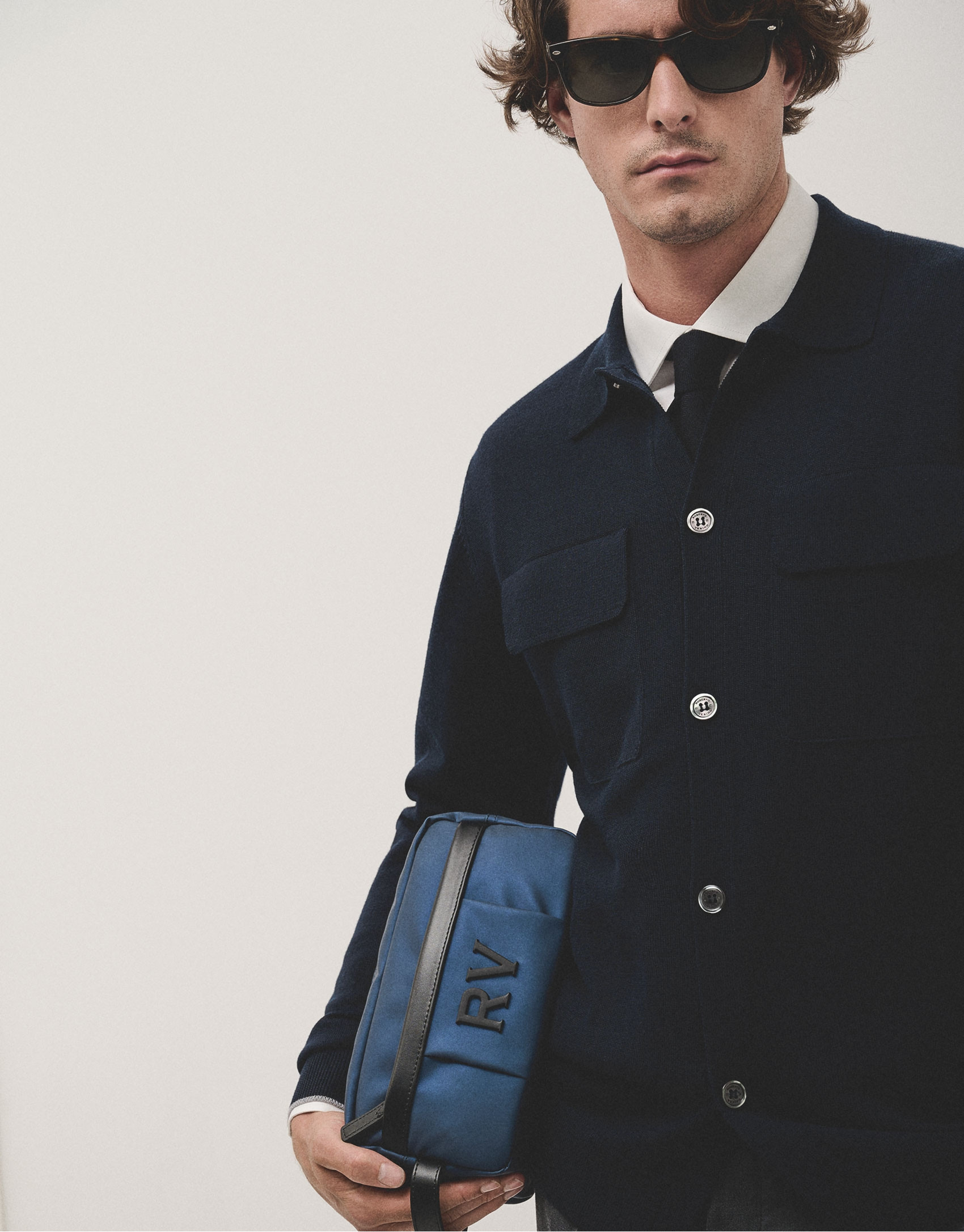 Navy blue zippered men's vanity case