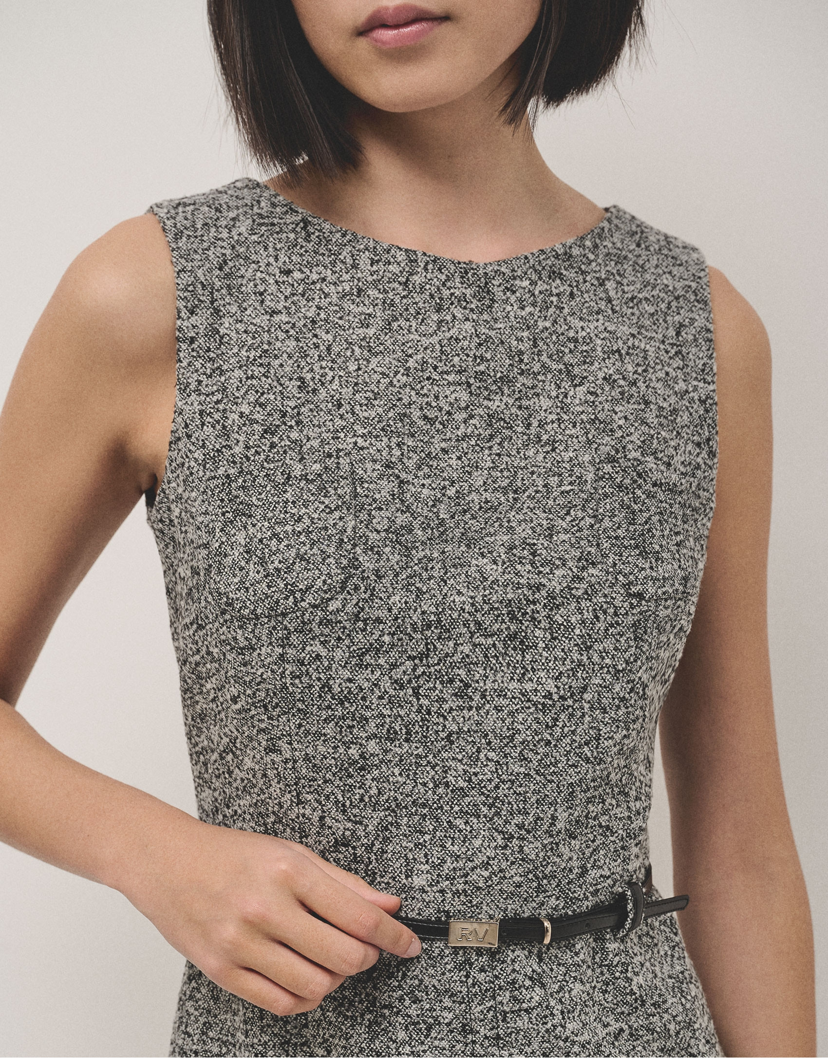 Sleeveless straight dress in black and grey ... | Roberto Verino