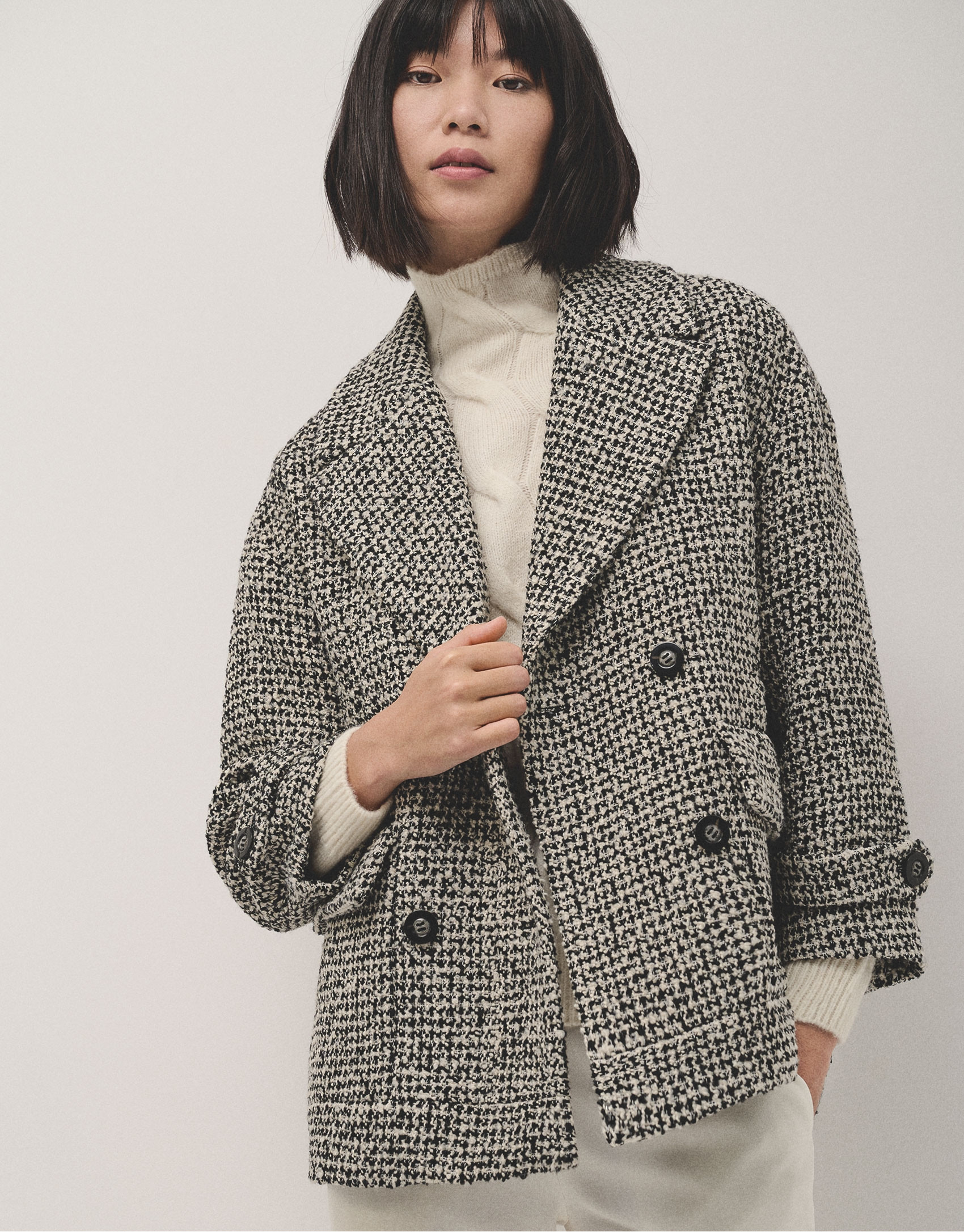 Chaquetón tres cuartos tweed blanco y negro | Roberto Verino