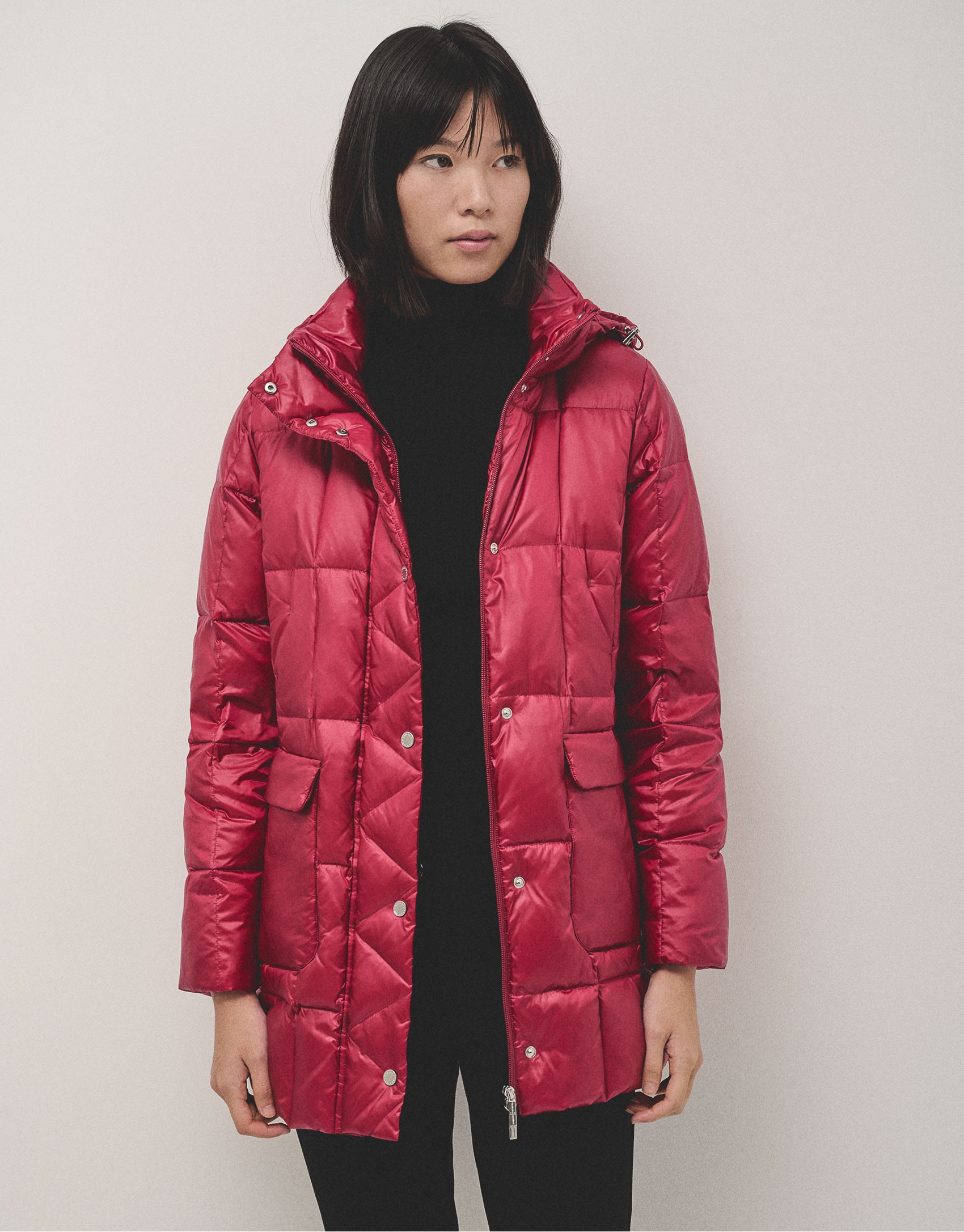 Red quilted coat  - Woman - AW2024 | Roberto Verino