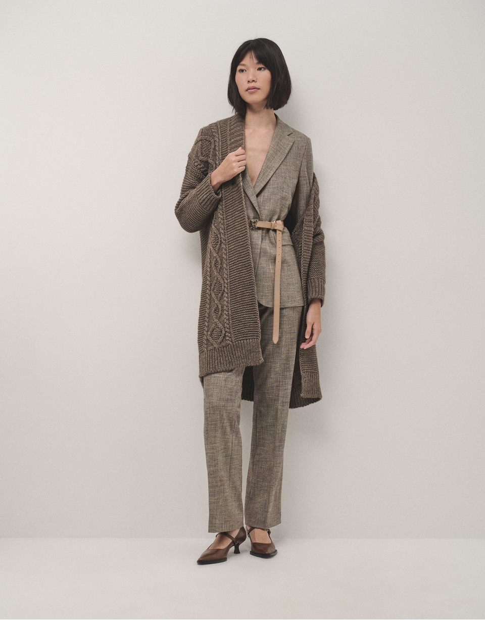 Three-quarter length knitted jacket in camel | Roberto Verino