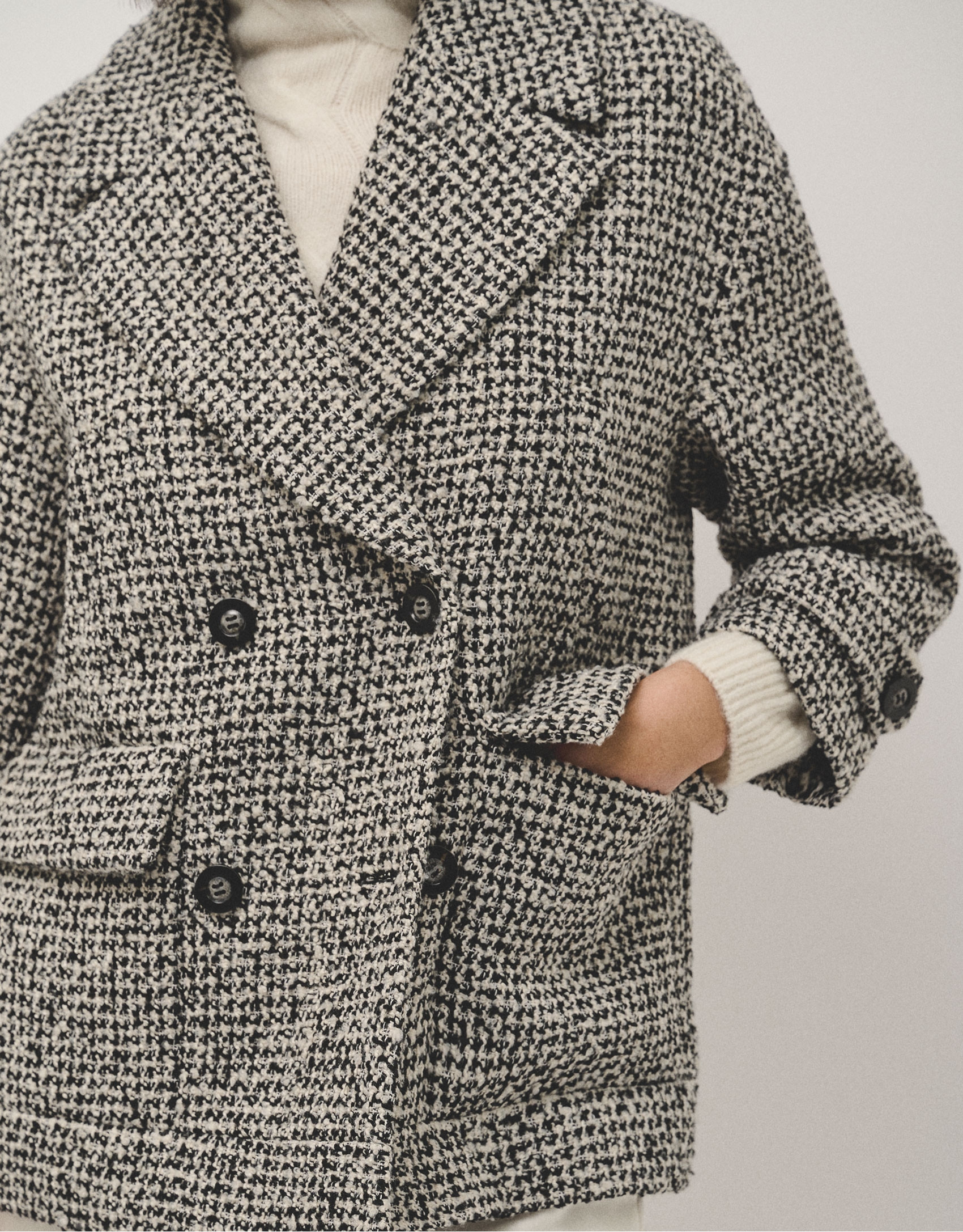 Chaquetón tres cuartos tweed blanco y negro | Roberto Verino