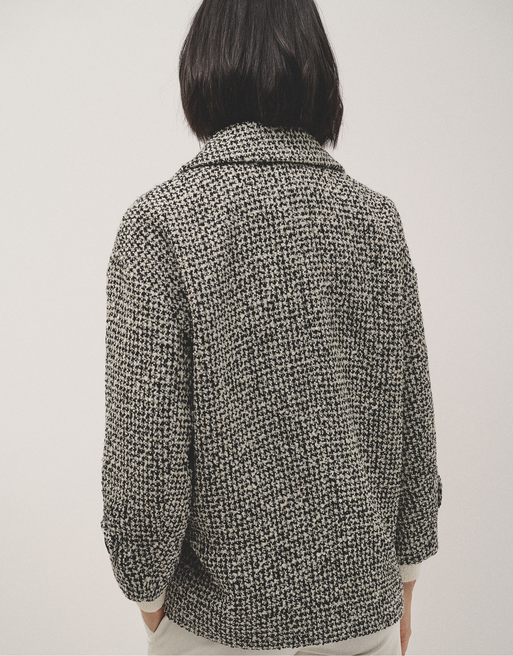 Chaquetón tres cuartos tweed blanco y negro | Roberto Verino