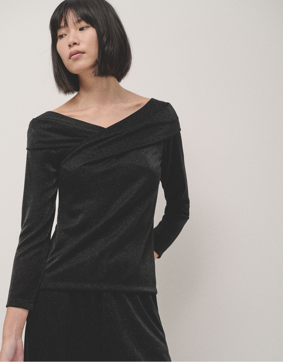 Camiseta escote cruzado en punto brillo negro | Roberto Verino