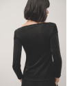 Camiseta escote cruzado en punto brillo negro | Roberto Verino