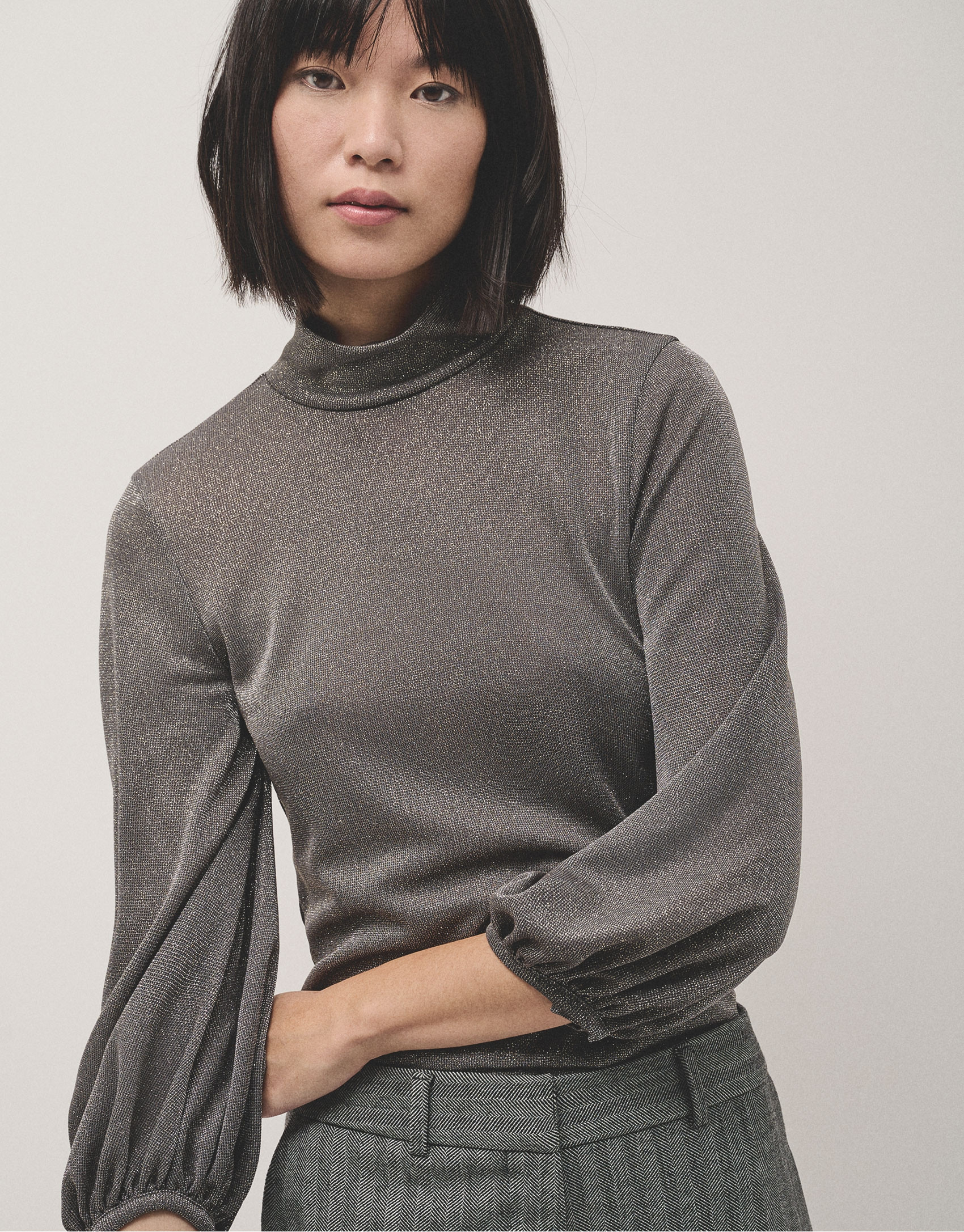 Camiseta cuello alto punto brillo gris - Mujer | Roberto Verino