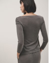 Shiny gray knit top with crossover neckline | Roberto Verino