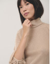 Camiseta cuello alto en punto brillo beige | Roberto Verino