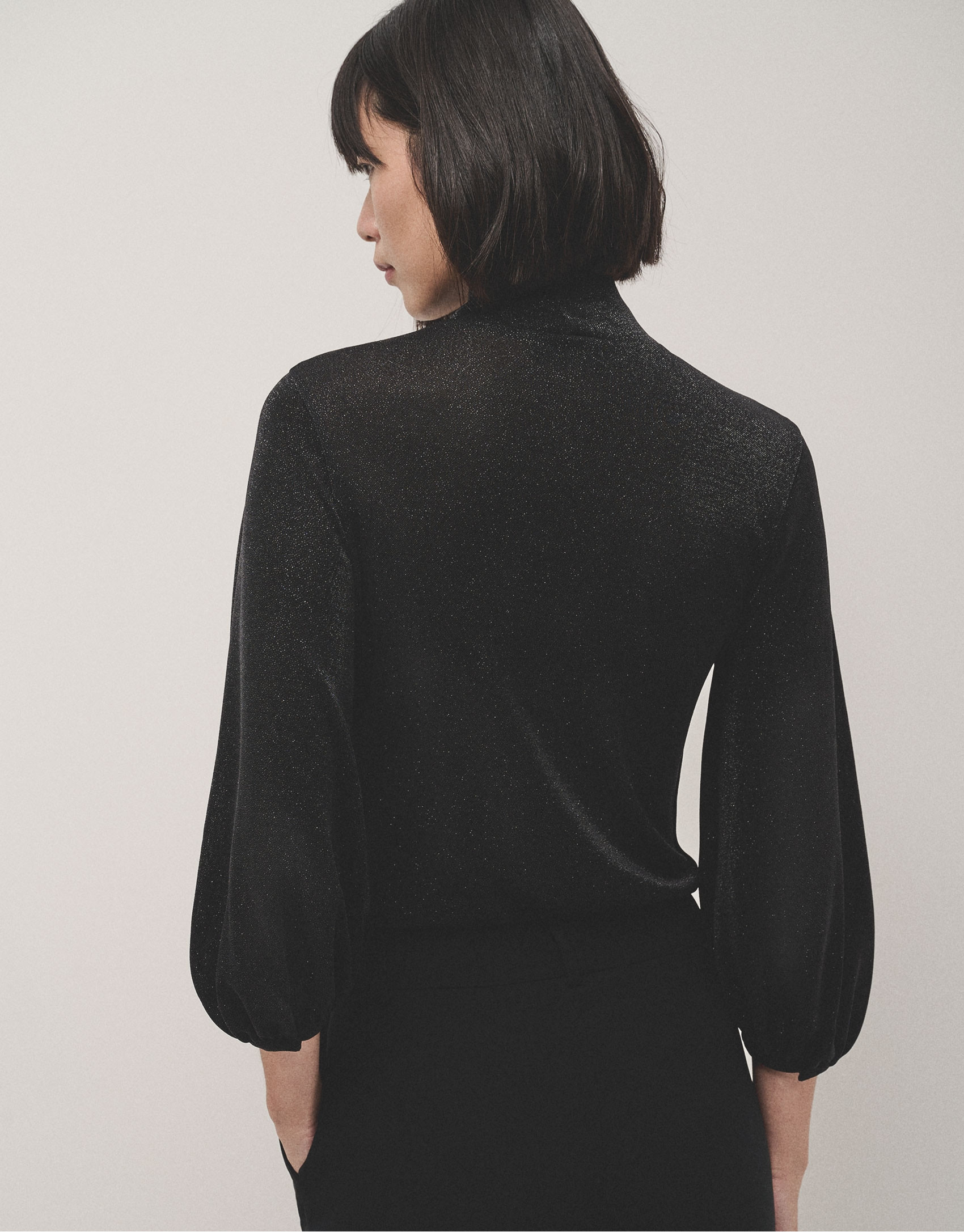 Camiseta cuello alto punto brillo negro - Mujer | Roberto Verino