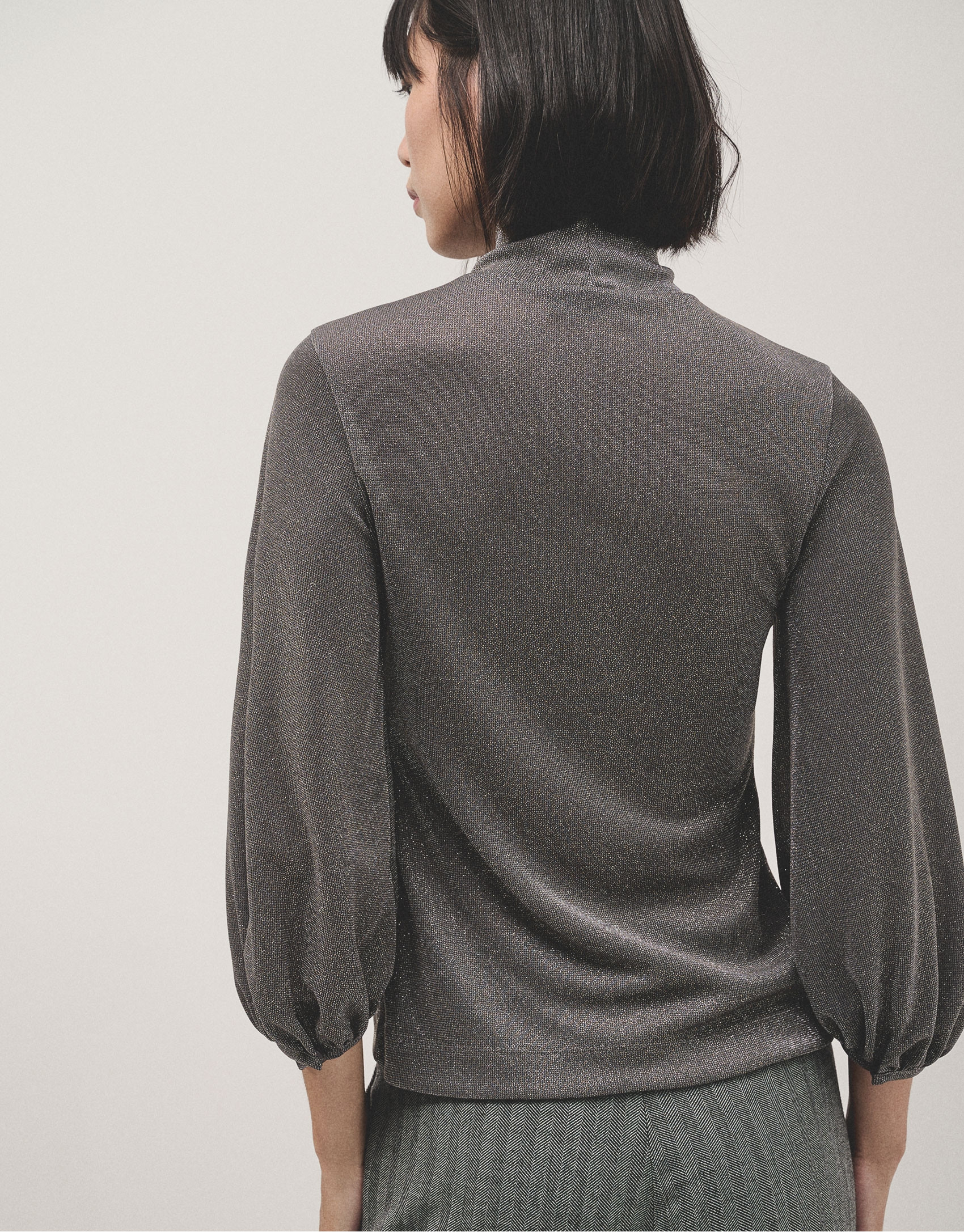Camiseta cuello alto punto brillo gris - Mujer | Roberto Verino