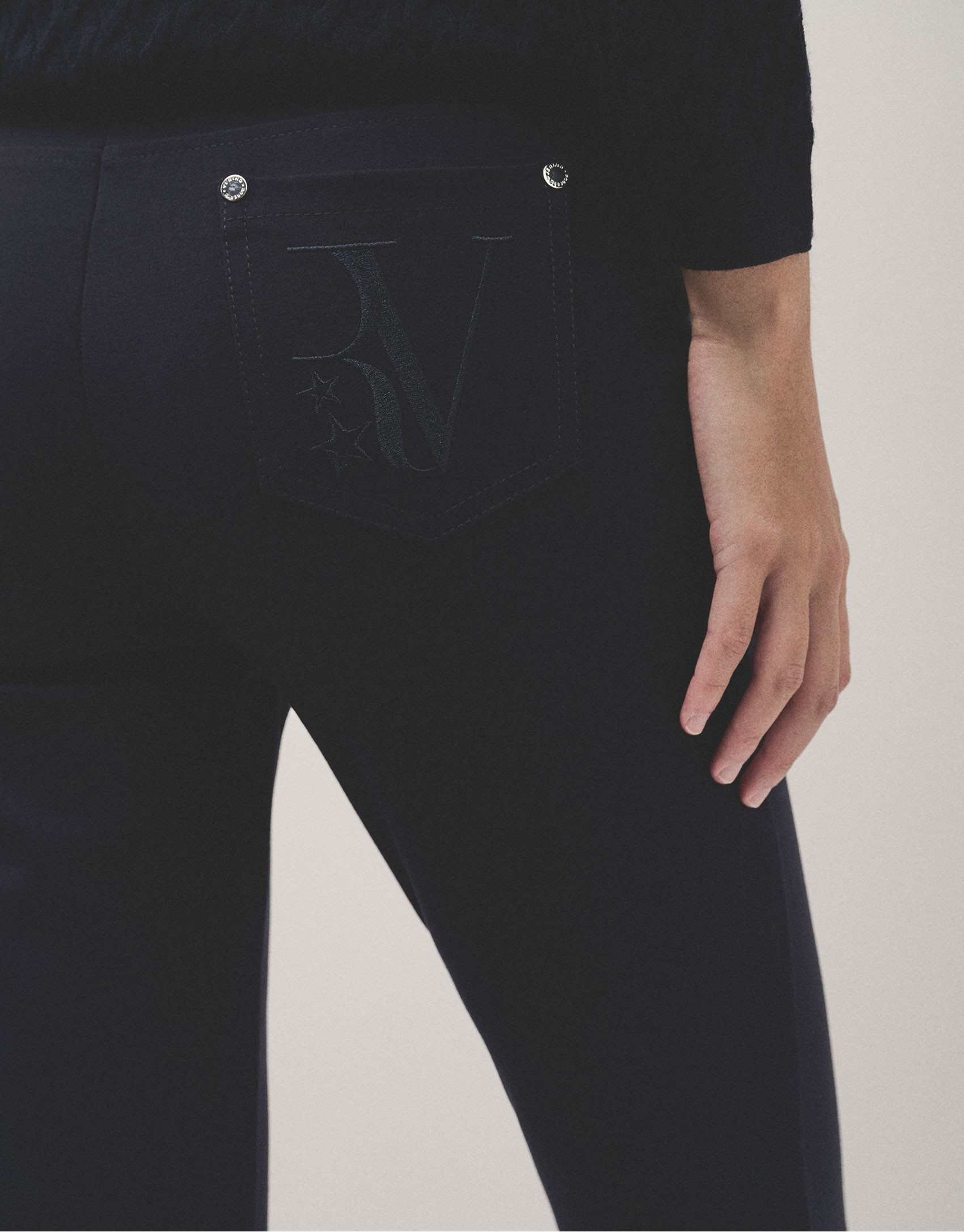 Pantalón slim elástico punto cortado azul marino | Roberto Verino