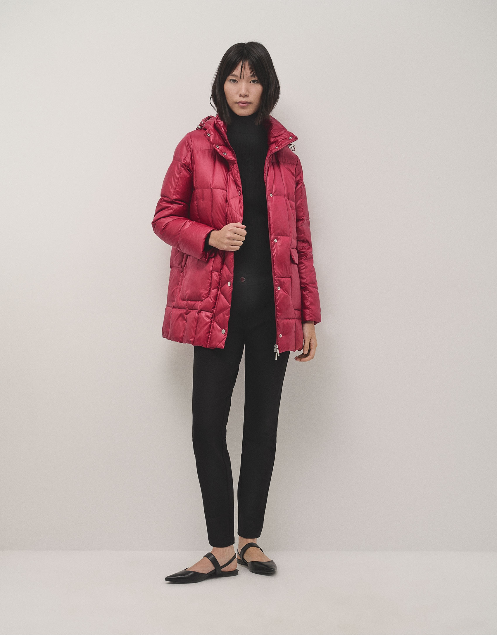 Red quilted coat  - Woman - AW2024 | Roberto Verino