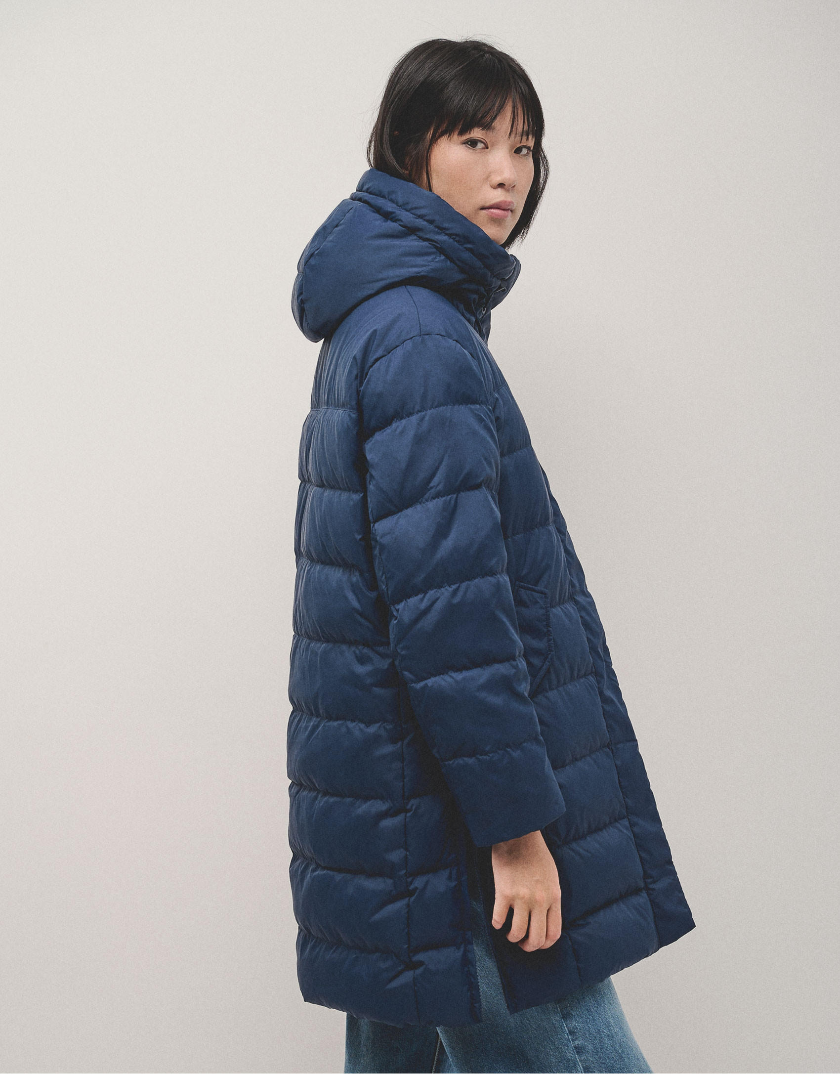Long navy quilted coat with camel interior | Roberto Verino