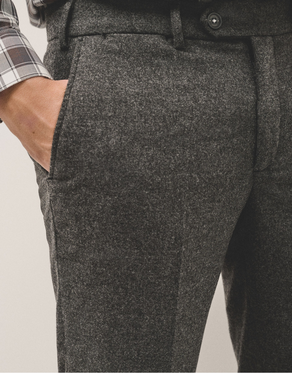 Charcoal grey wool trousers - Man - AW2024 | Roberto Verino