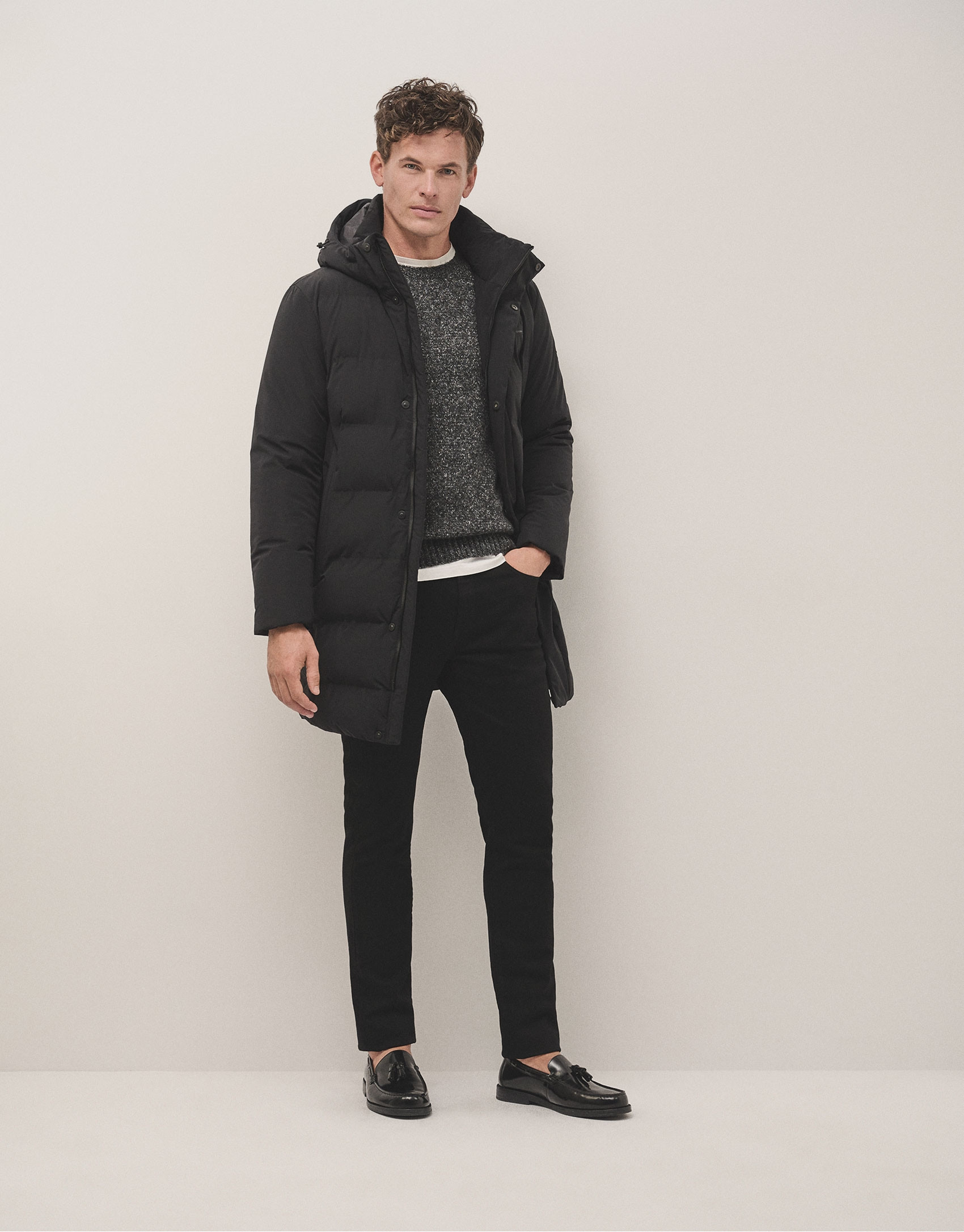 Parka acolchada larga color negro - Hombre | Roberto Verino