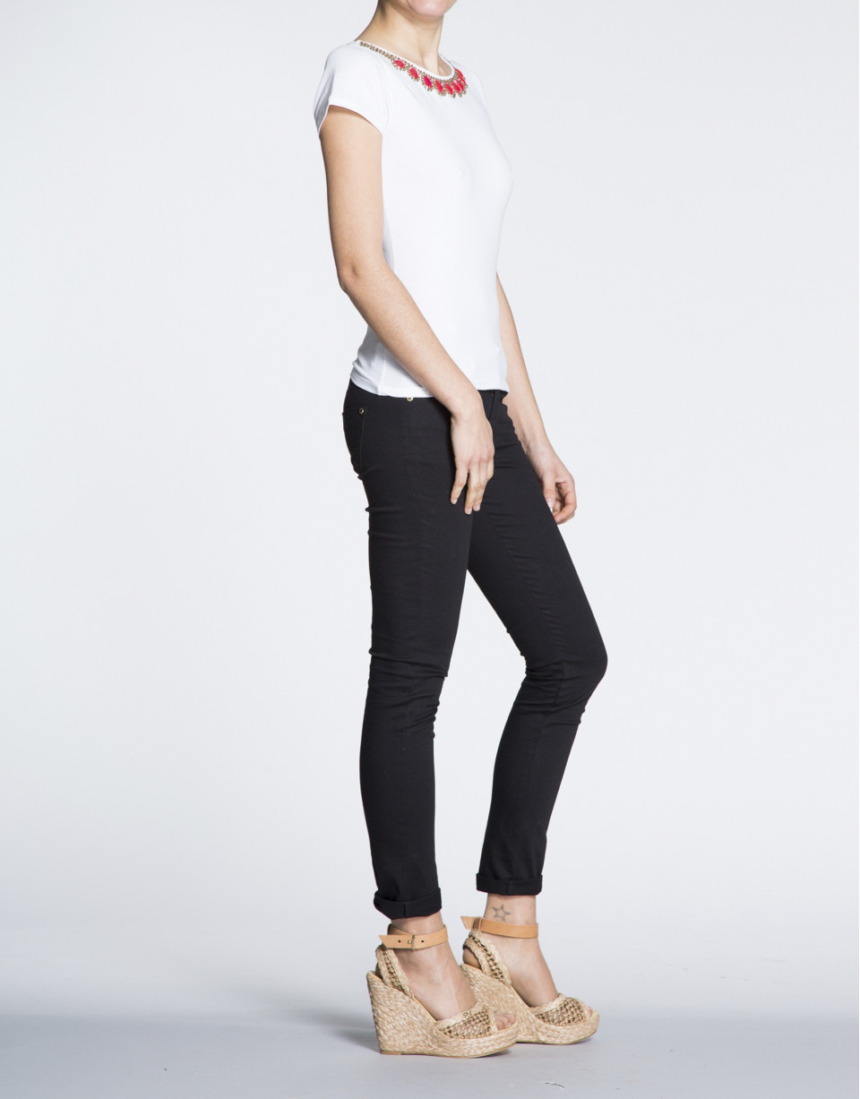 White cotton top with rhinestone collar