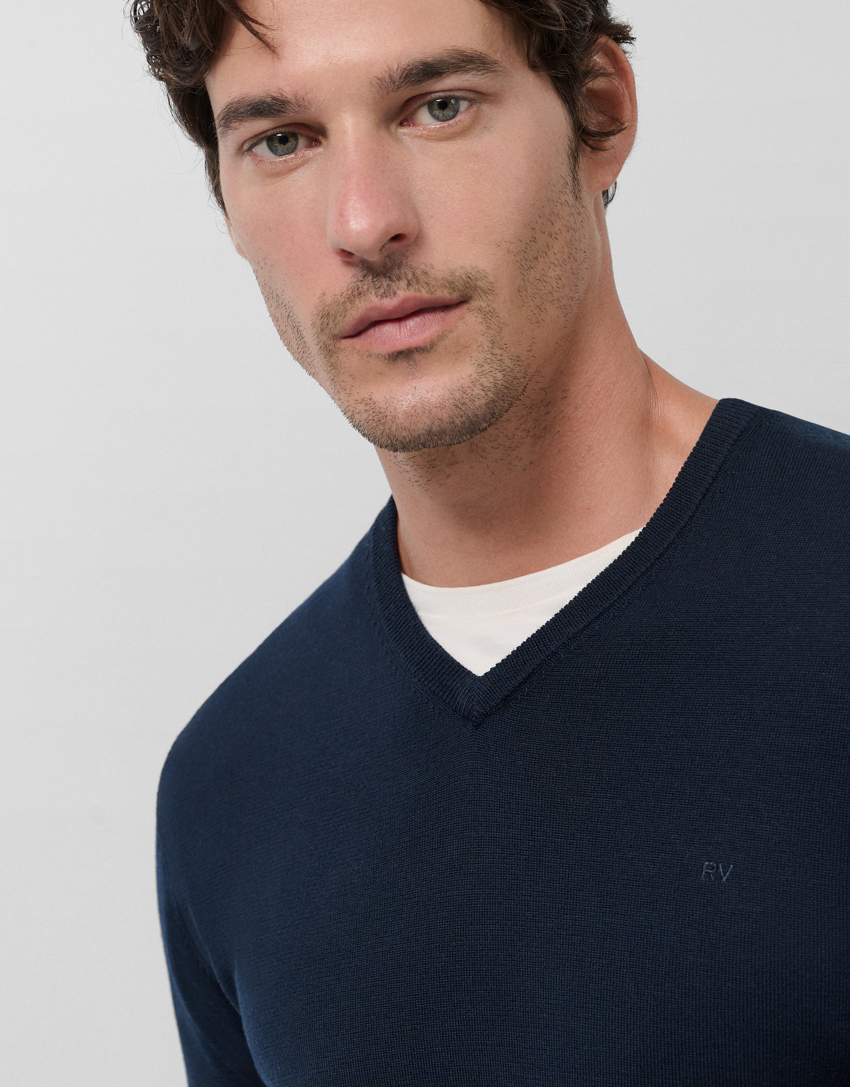 Navy blue wool sweater with V-neck - Mid Season | Roberto Verino