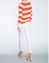 Camiseta lino con estampado coral y franjas.