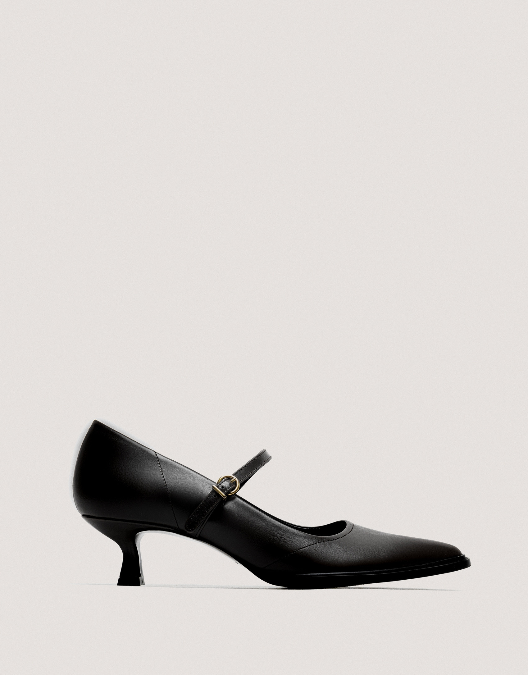 Black goatskin leather pumps with strap - Woman | Roberto Verino