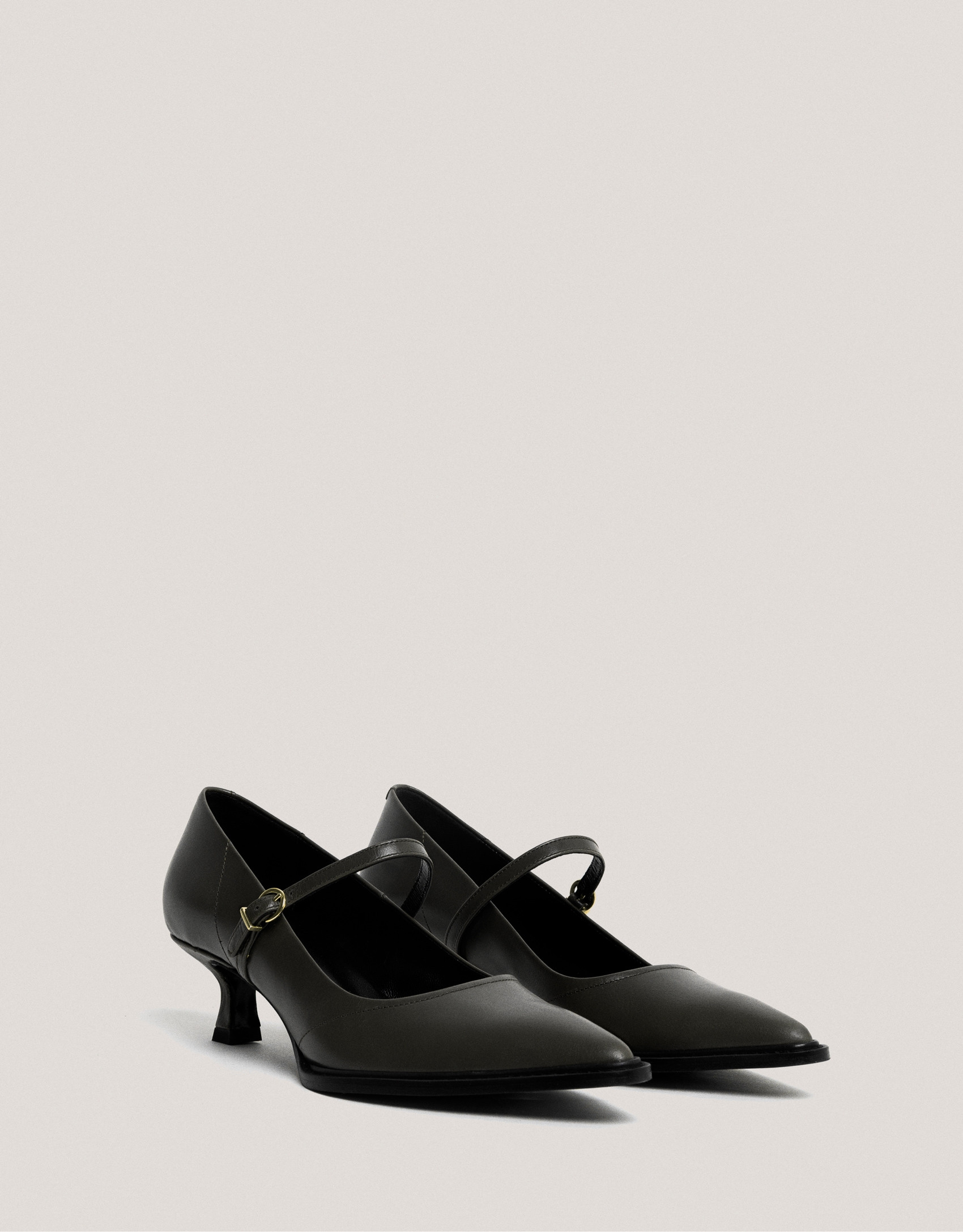 Black goatskin leather pumps with strap - Woman | Roberto Verino