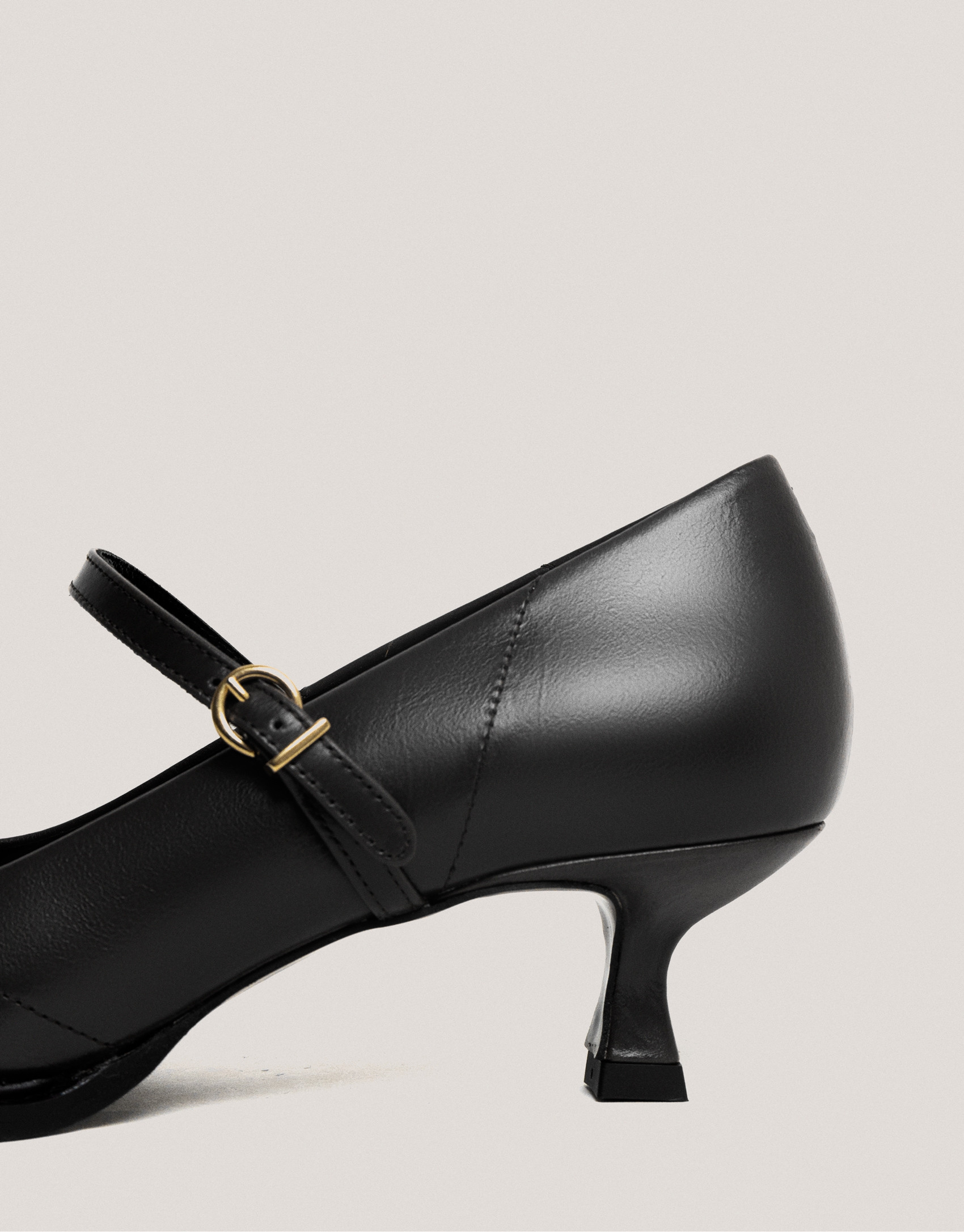 Zapato salón pulsera piel caprina negra - Mujer | Roberto Verino