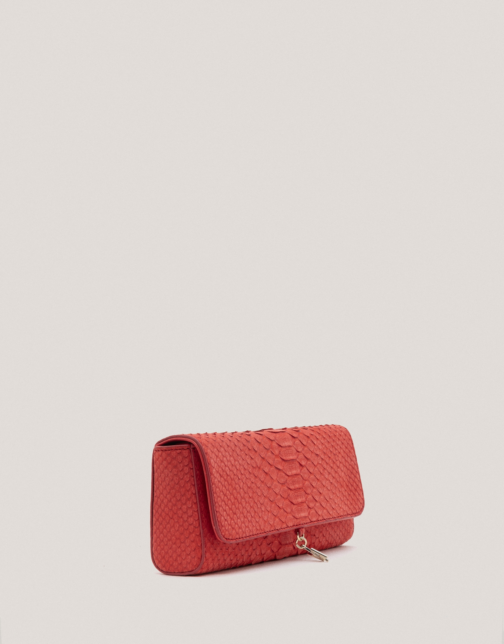 Bolso Clutch Ariana piel serpiente rojo carmesí | Roberto Verino