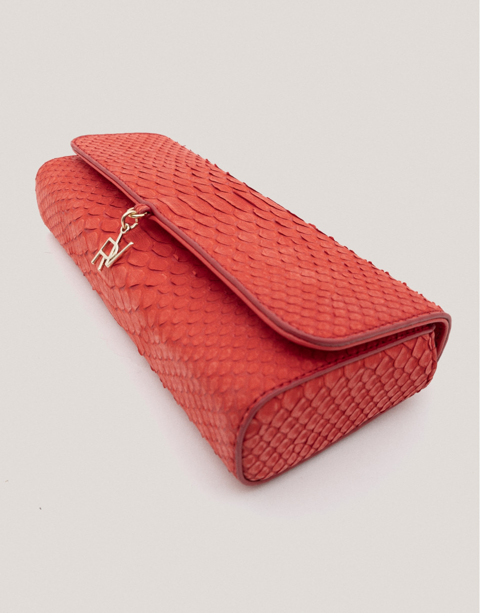 Bolso Clutch Ariana piel serpiente rojo carmesí | Roberto Verino
