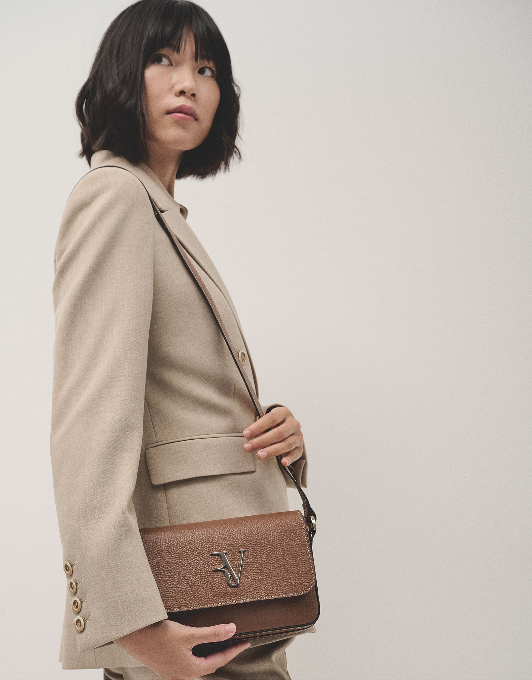 Sun camel leather shoulder bag