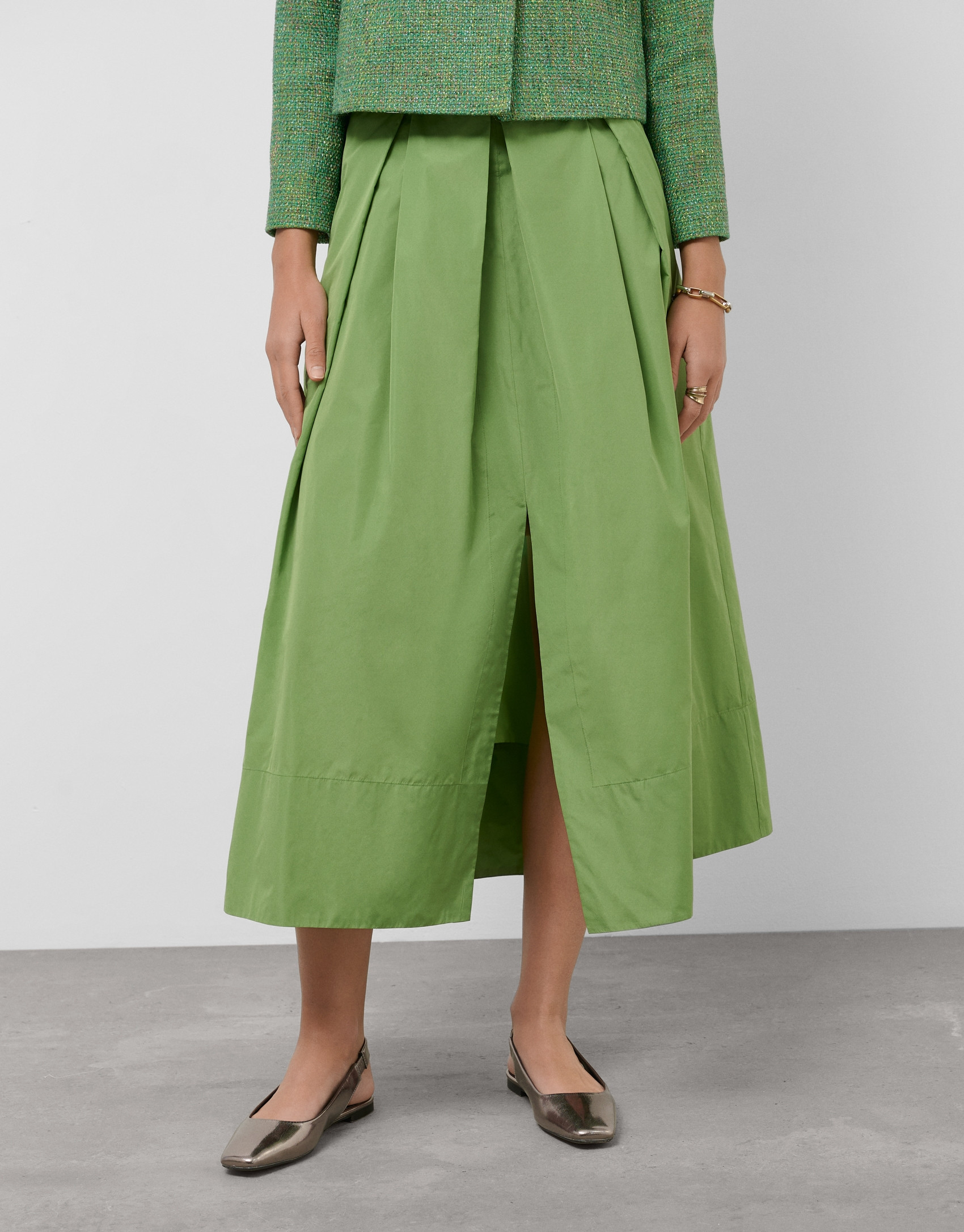 Long green taffeta skirt with front slit | Roberto Verino