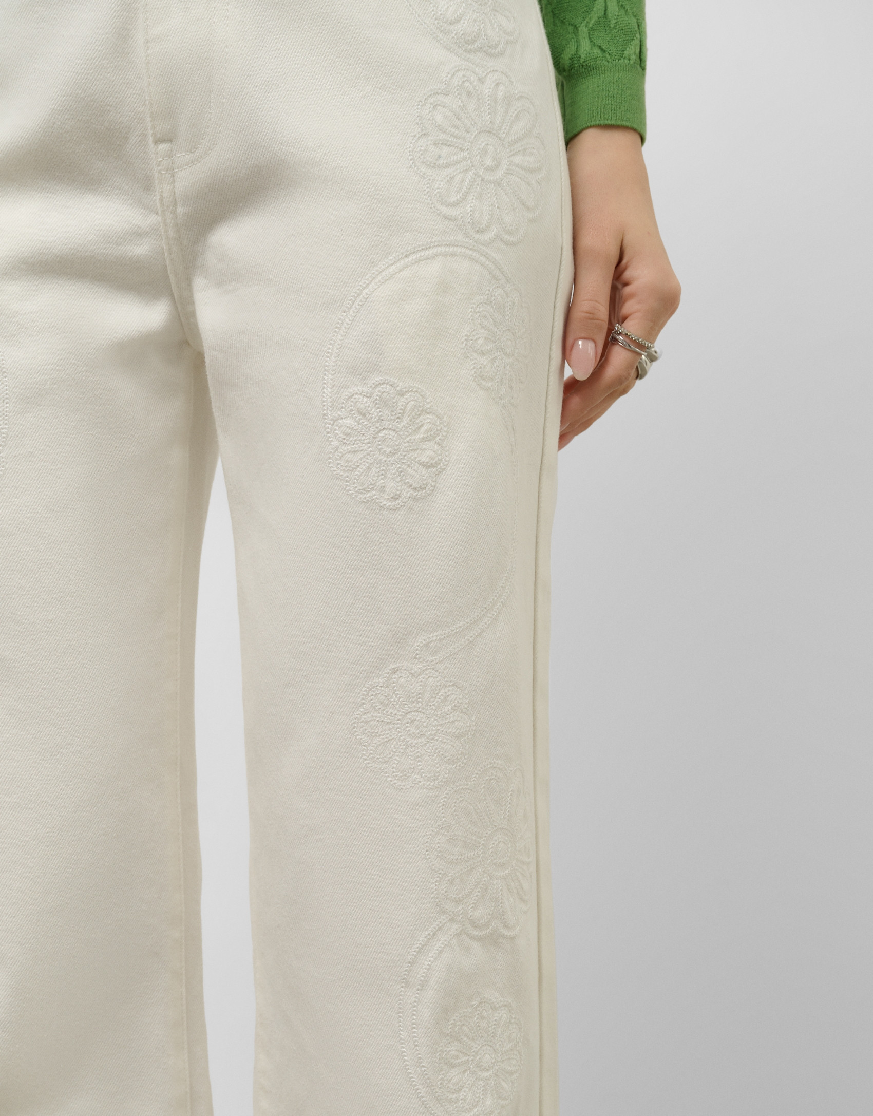 Beige wide denim pants with floral embroidery | Roberto Verino